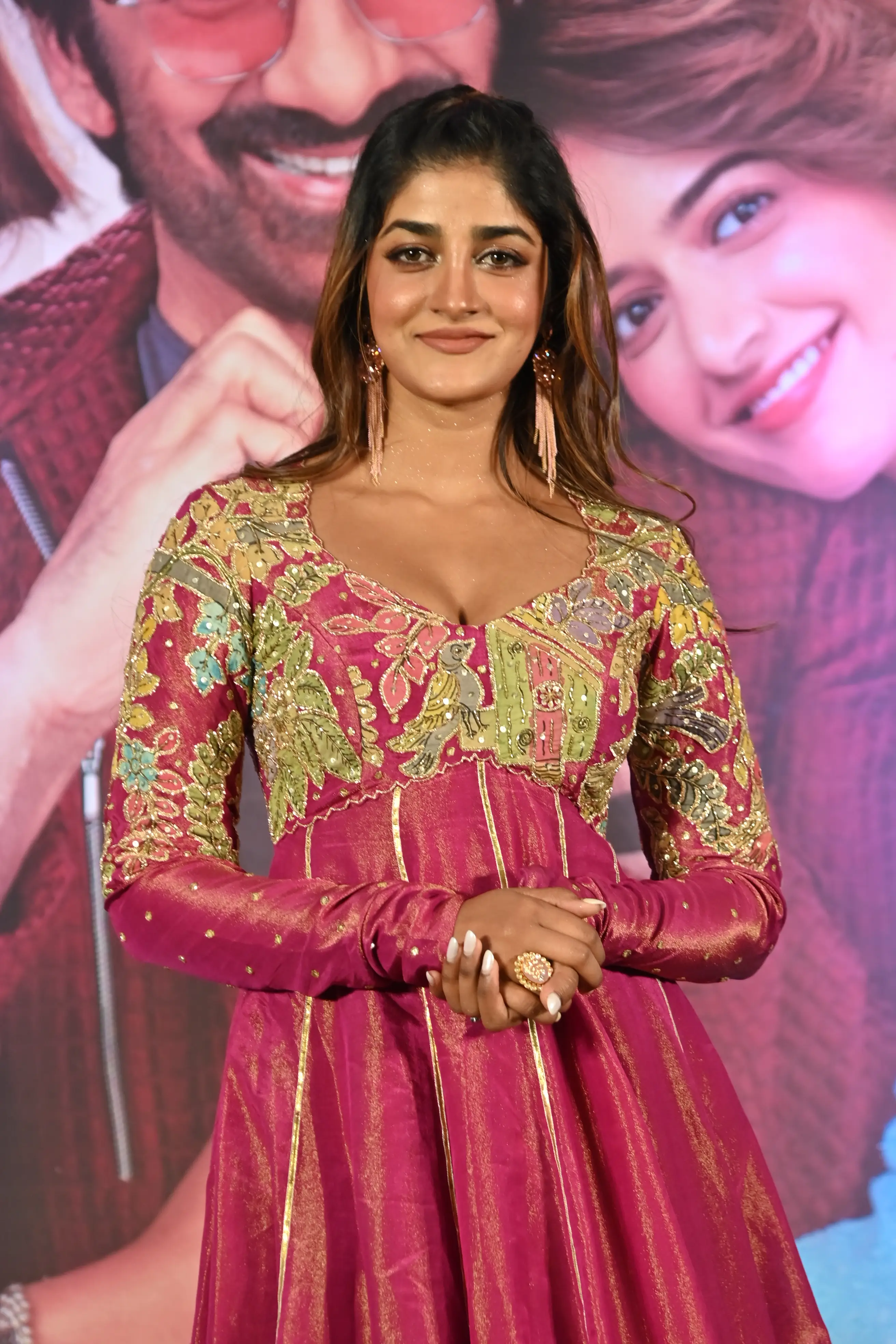 Dimple Hayathi's glamour show at Bharat Mahasayulaku wignapthi movie event (1)