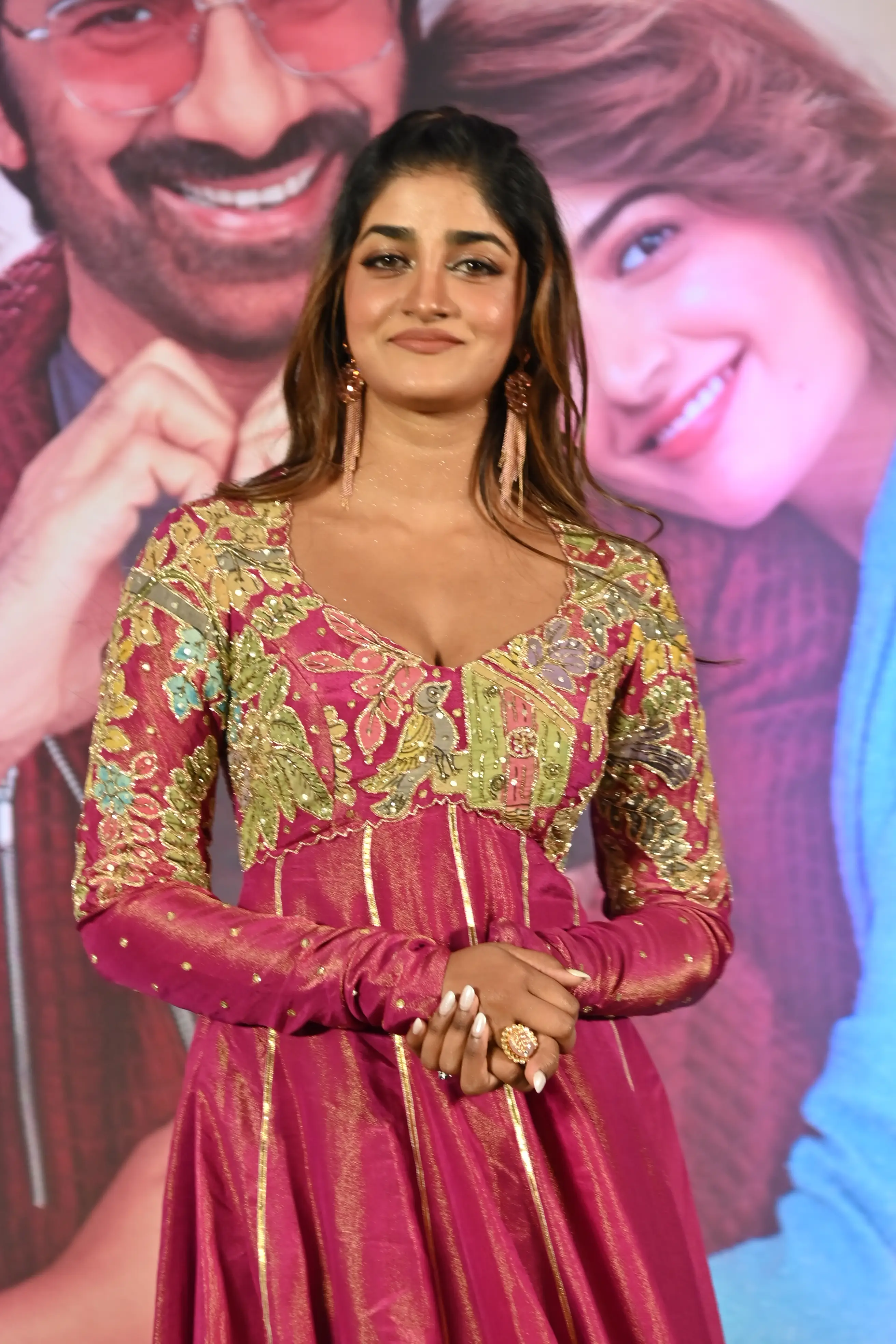 Dimple Hayathi's glamour show at Bharat Mahasayulaku wignapthi movie event (1)