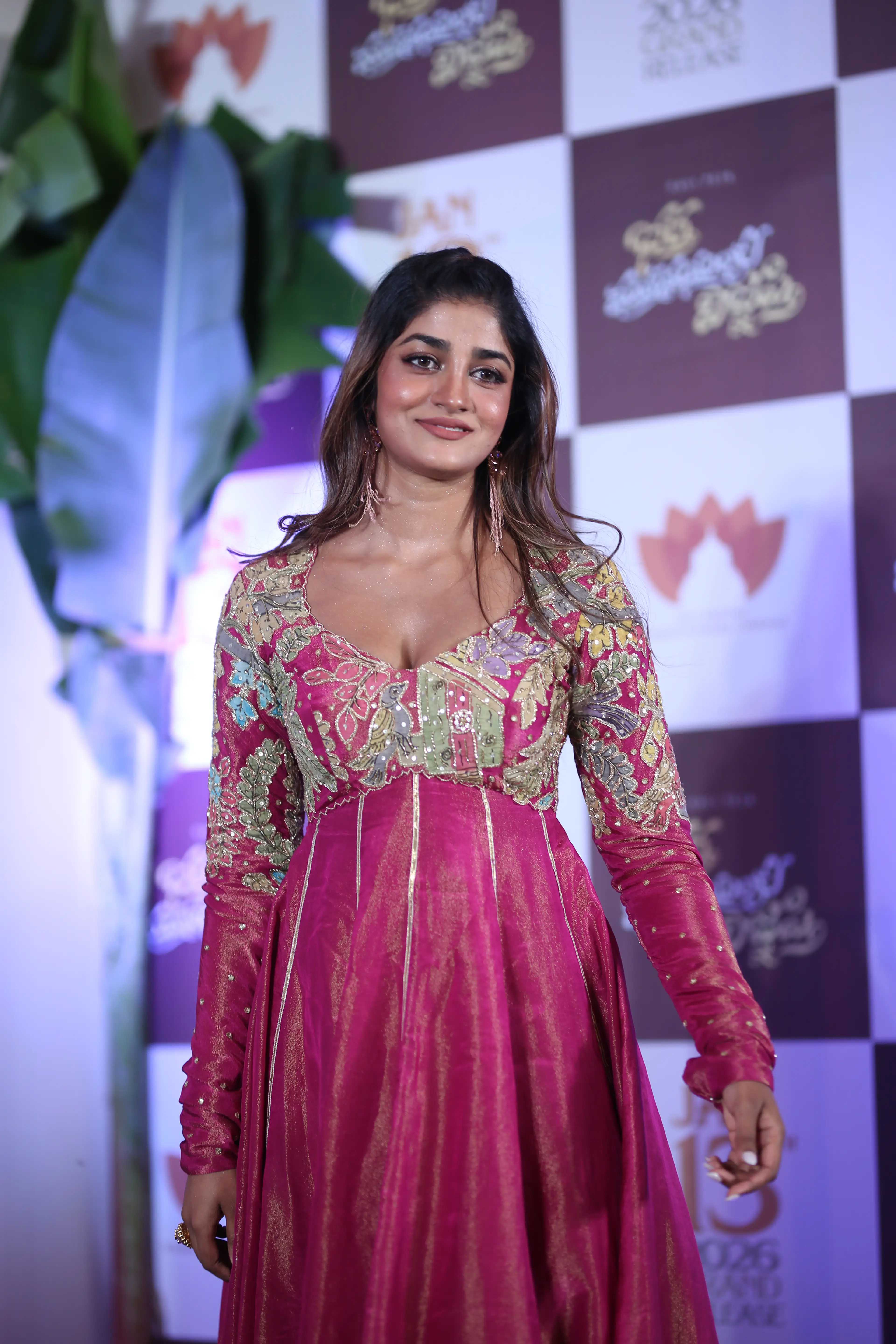 Dimple Hayathi's glamour show at Bharat Mahasayulaku wignapthi movie event (1)