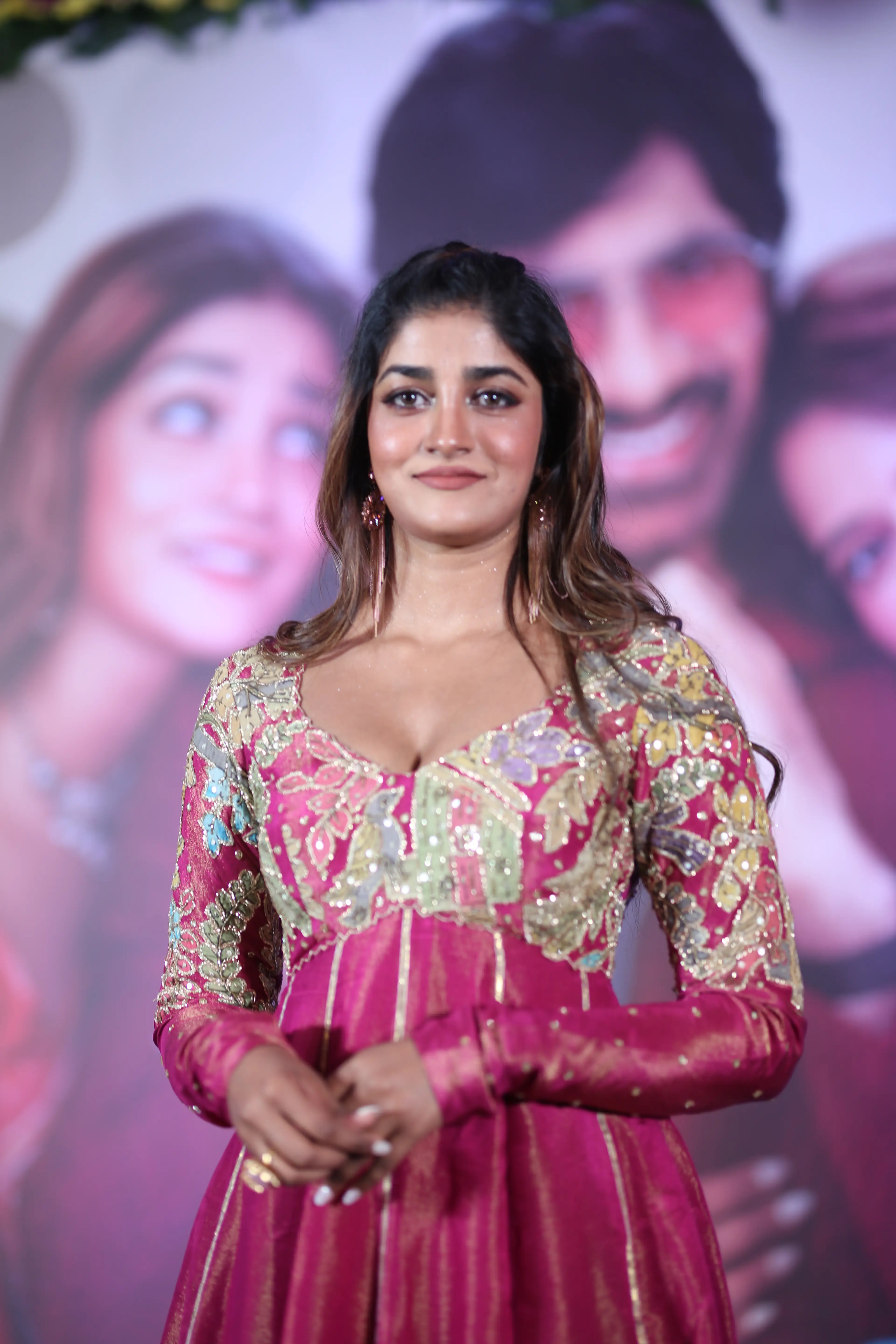 Dimple Hayathi's glamour show at Bharat Mahasayulaku wignapthi movie event (1)