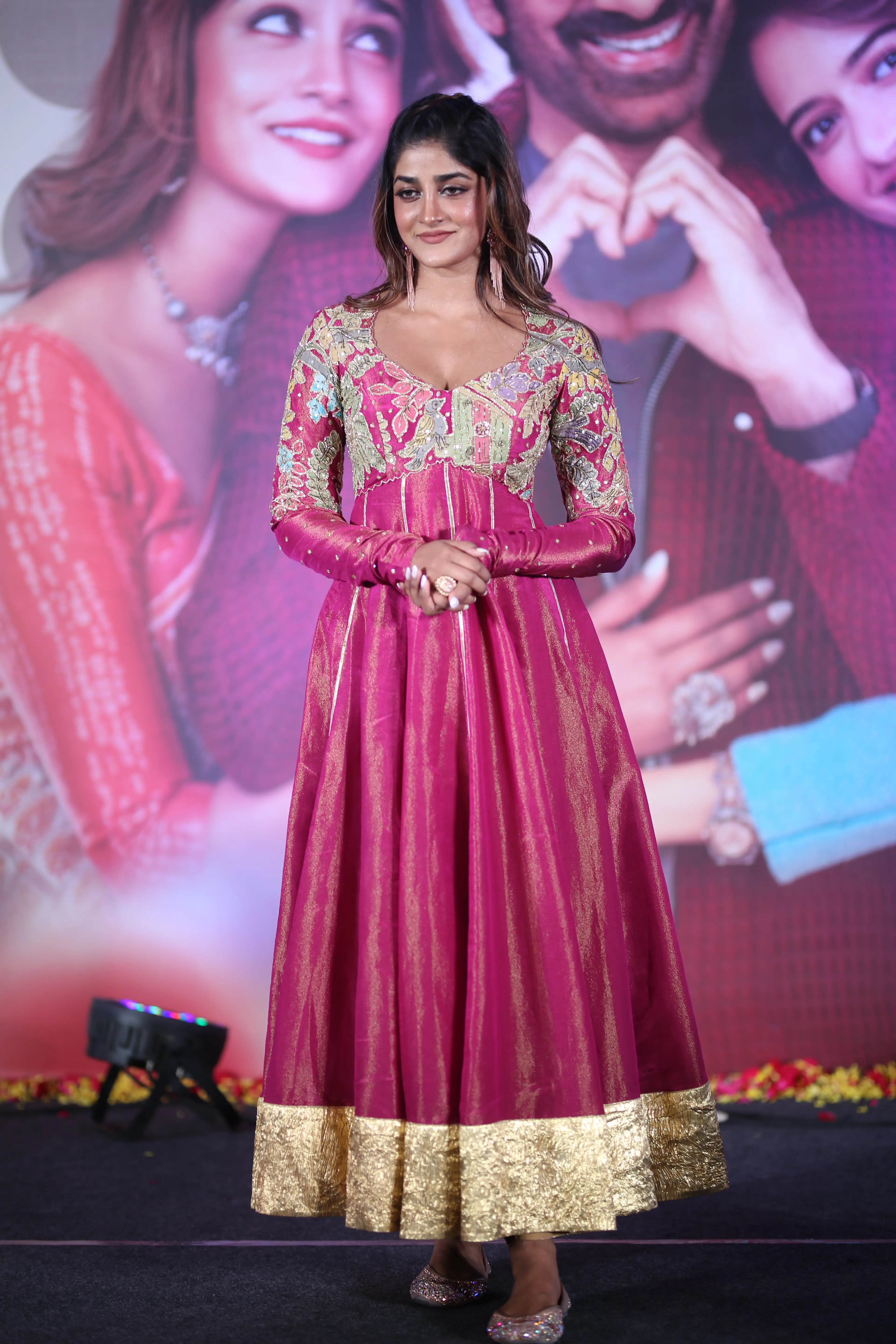 Dimple Hayathi's glamour show at Bharat Mahasayulaku wignapthi movie event (1)