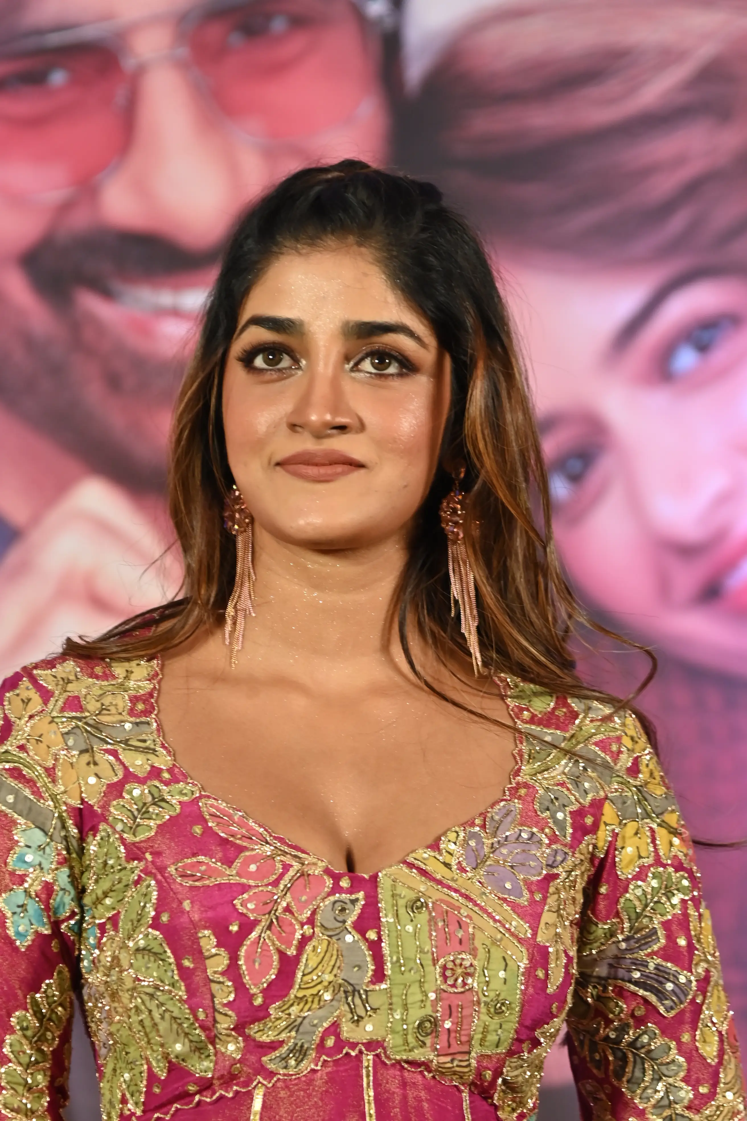 Dimple Hayathi's glamour show at Bharat Mahasayulaku wignapthi movie event (1)