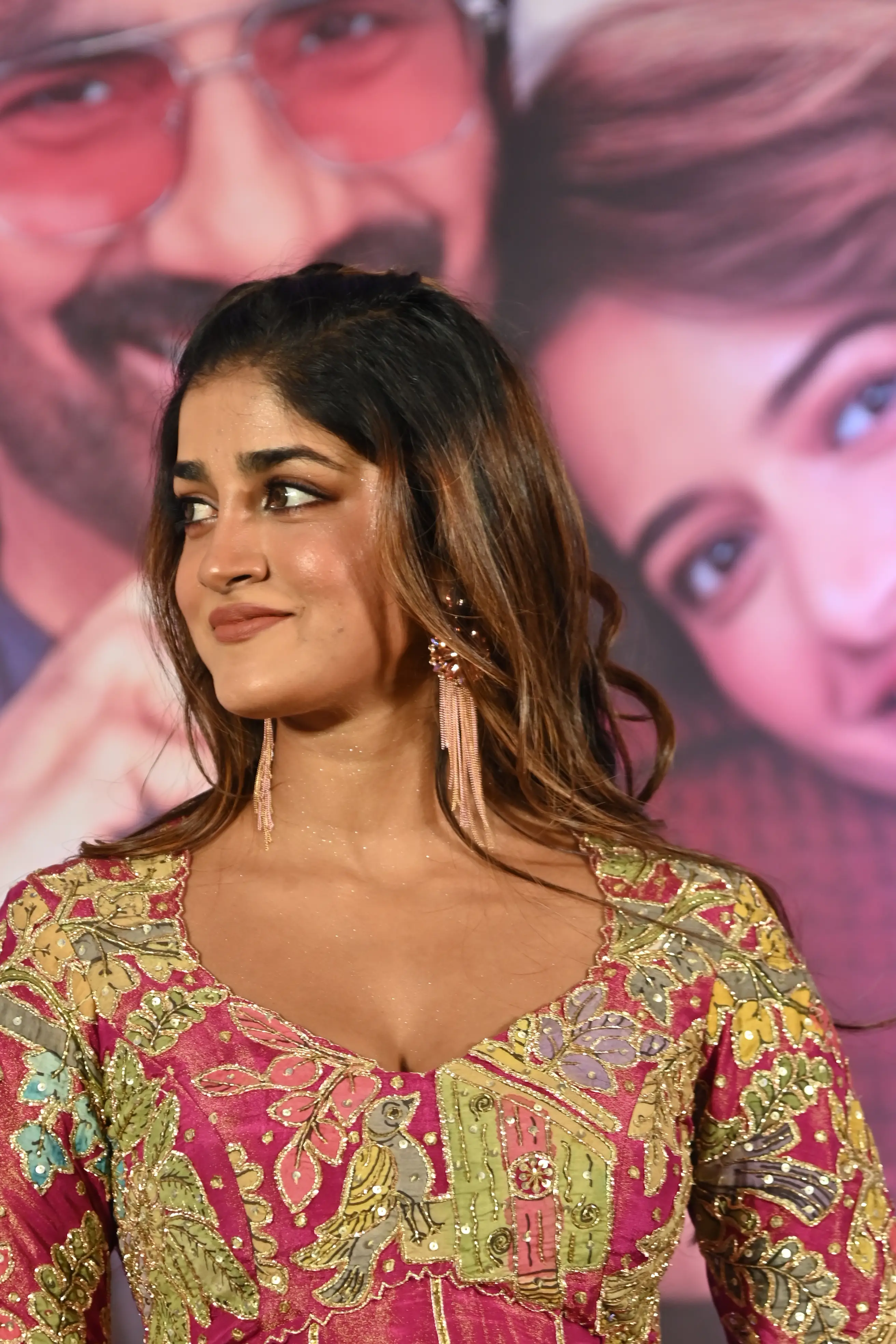 Dimple Hayathi's glamour show at Bharat Mahasayulaku wignapthi movie event (1)