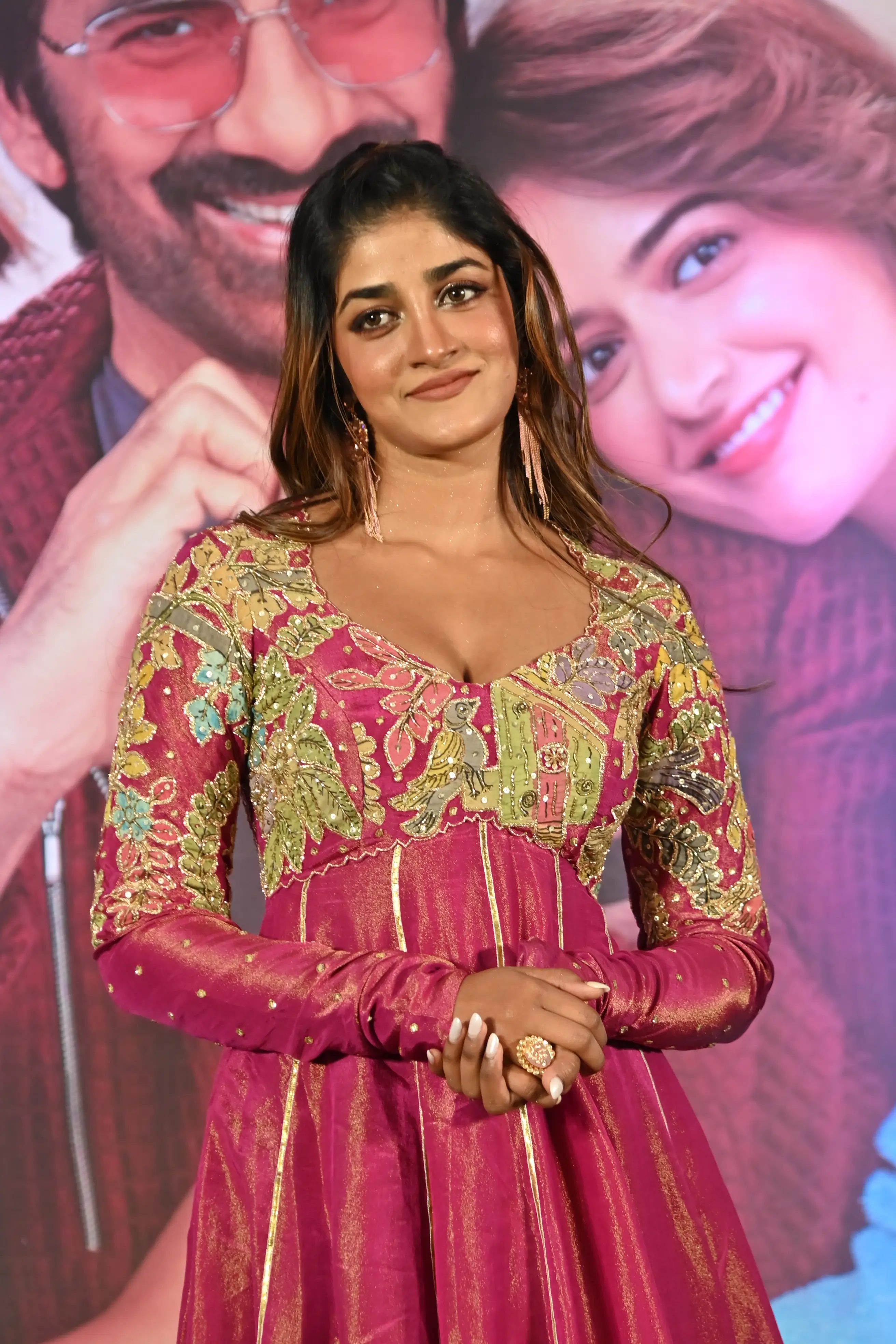 Dimple Hayathi's glamour show at Bharat Mahasayulaku wignapthi movie event (1)