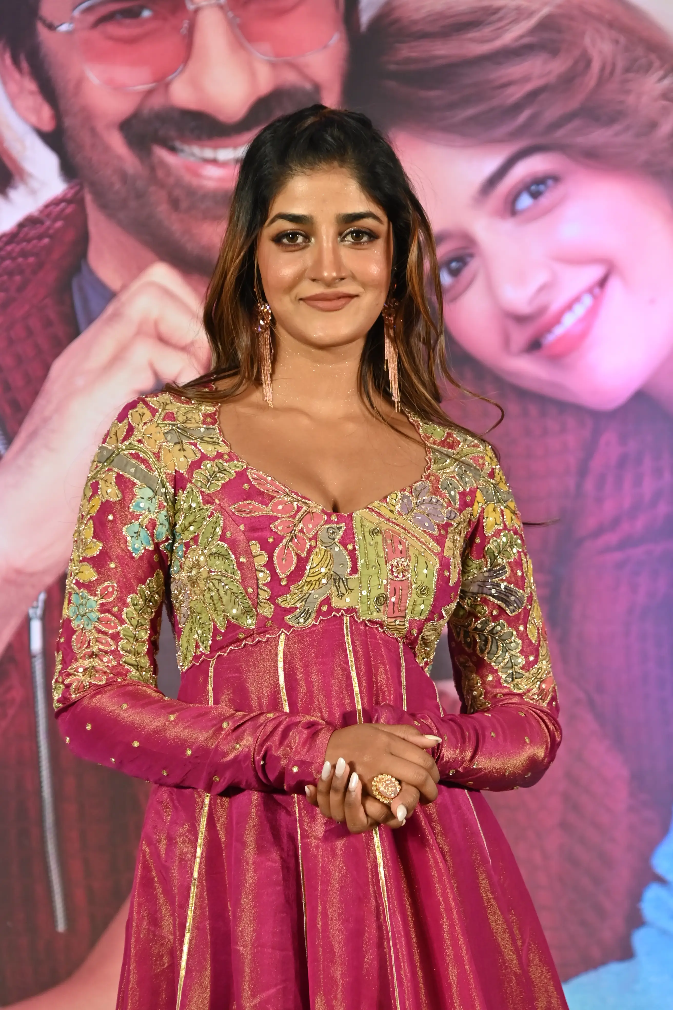 Dimple Hayathi's glamour show at Bharat Mahasayulaku wignapthi movie event (1)