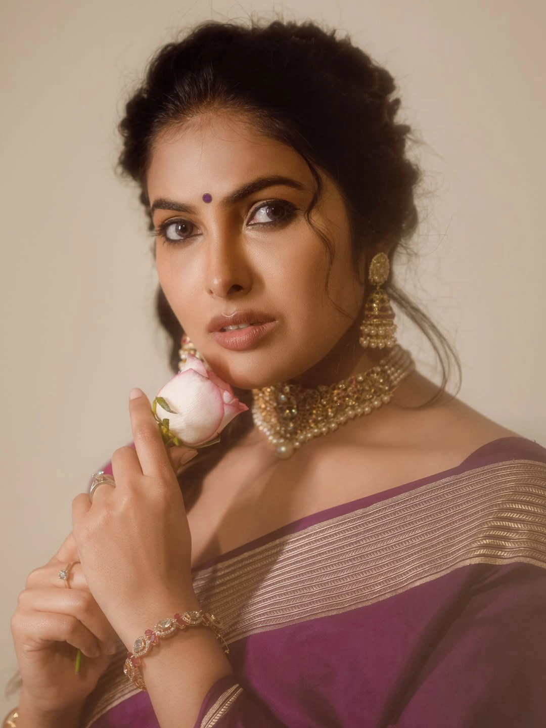 Divi Stunning Looks in Saree