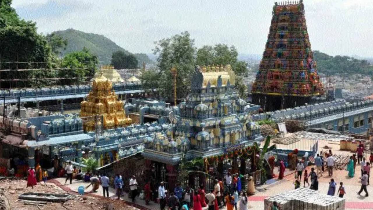 Durgamma Temple : విజయవాడ కనకదుర్గమ్మ గుడికి విద్యుత్‌ సరఫరా నిలిపివేత..!