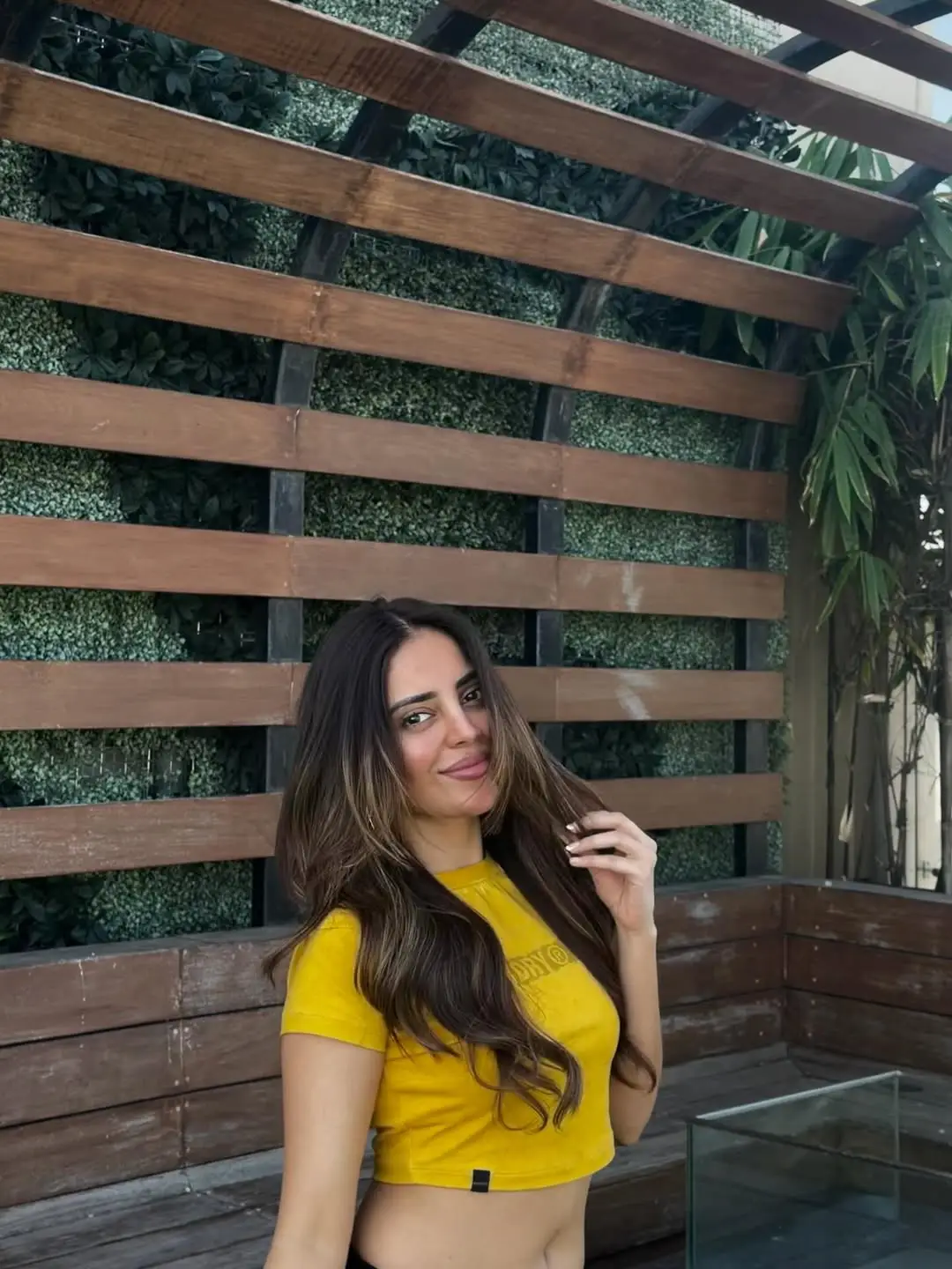 Glamour beauty Kushita navel show goes viral on social media (1)