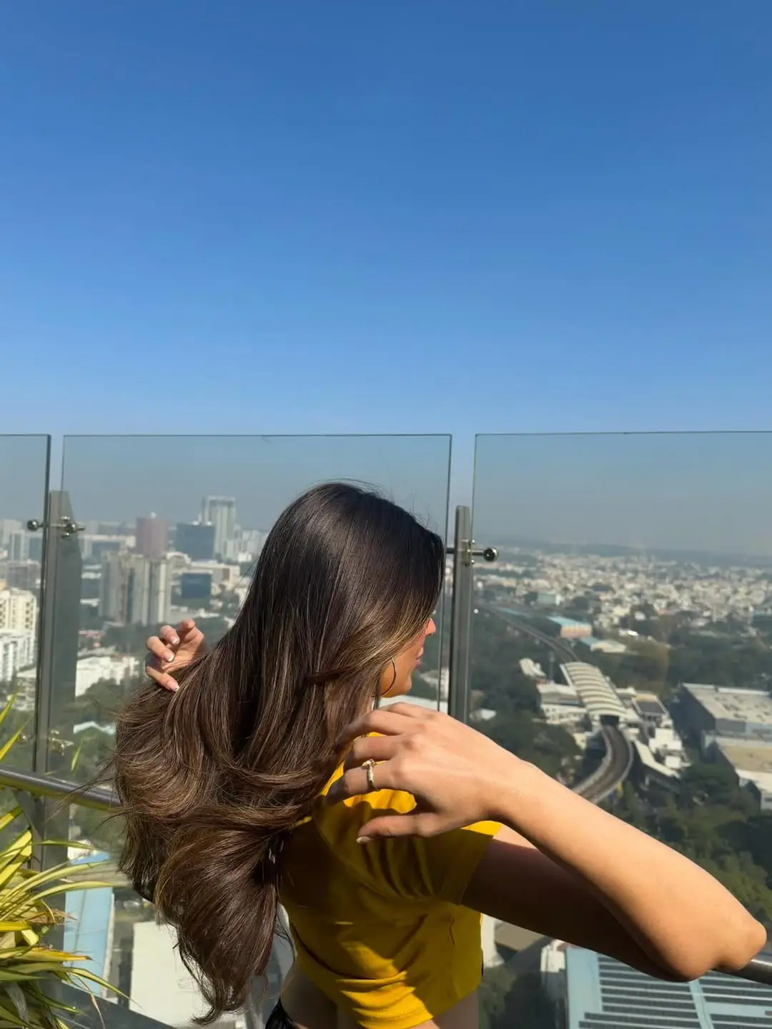 Glamour beauty Kushita navel show goes viral on social media (1)