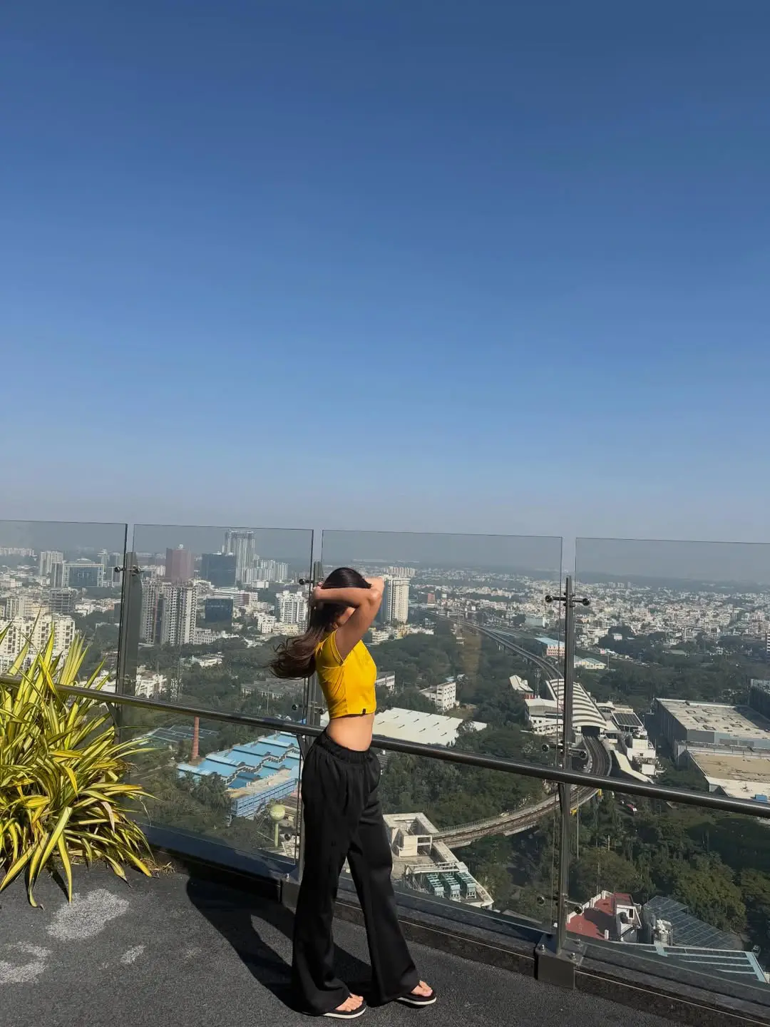 Glamour beauty Kushita navel show goes viral on social media (1)