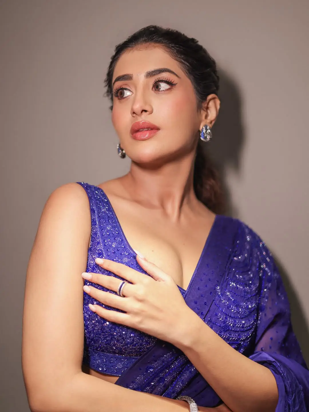 Glamour beauty Rashi Singh at Three Roses event (1)