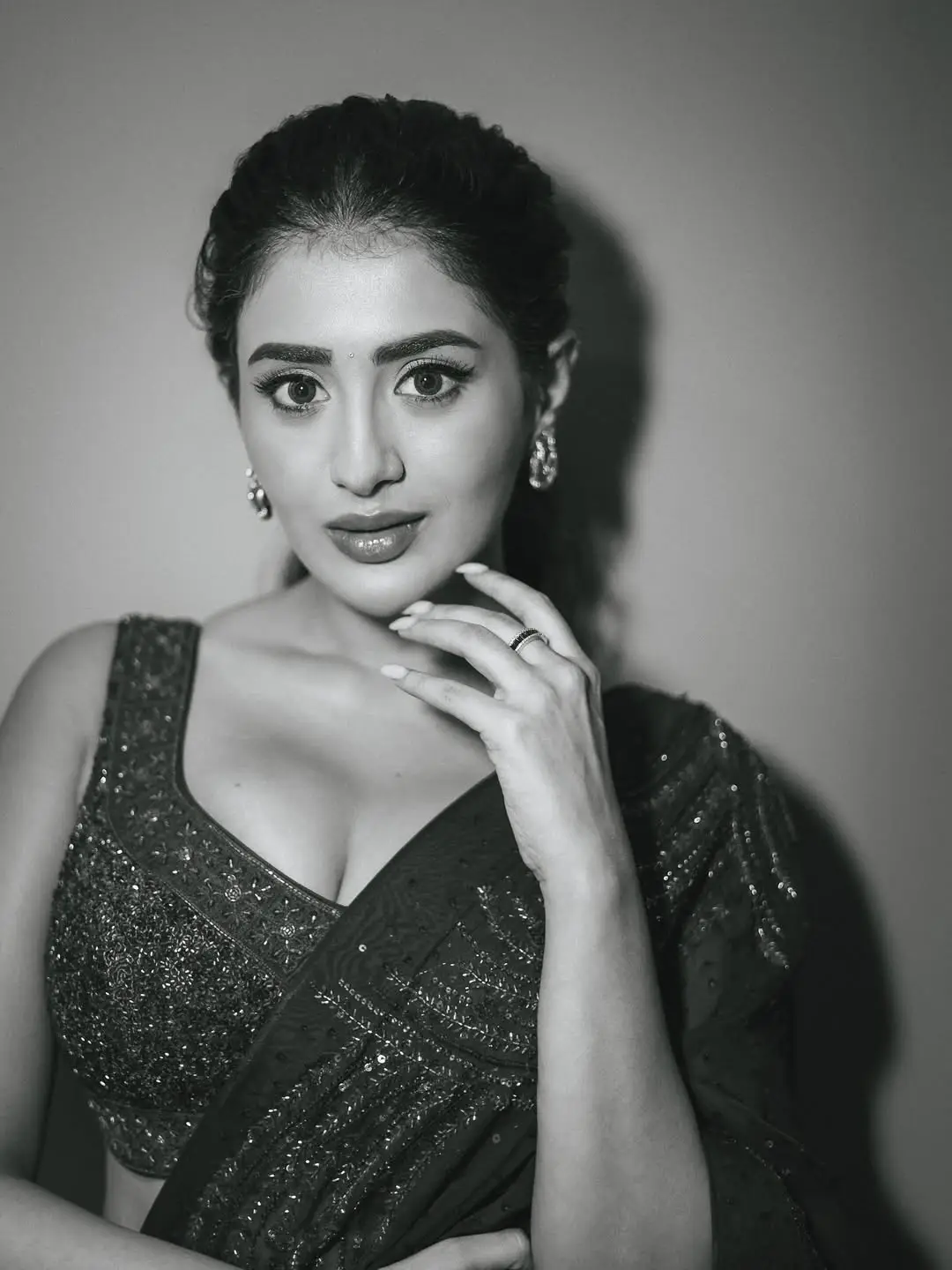 Glamour beauty Rashi Singh at Three Roses event (1)