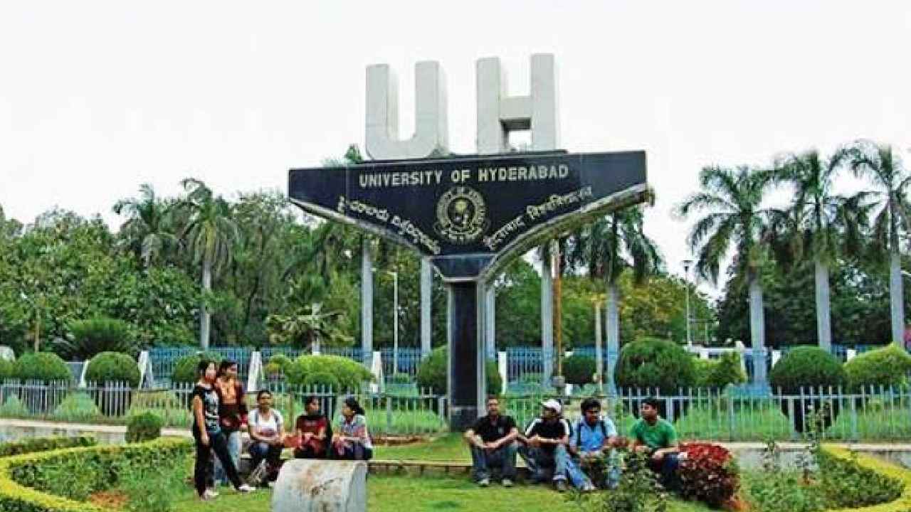 Mass Copying: HCU పరీక్షల్లో రోబో తరహా సీన్.. అక్కడ చిట్టి, ఇక్కడ ఏఐ.. మాస్‌ కాపీయింగ్‌ మామూలుగా లేదుగా..