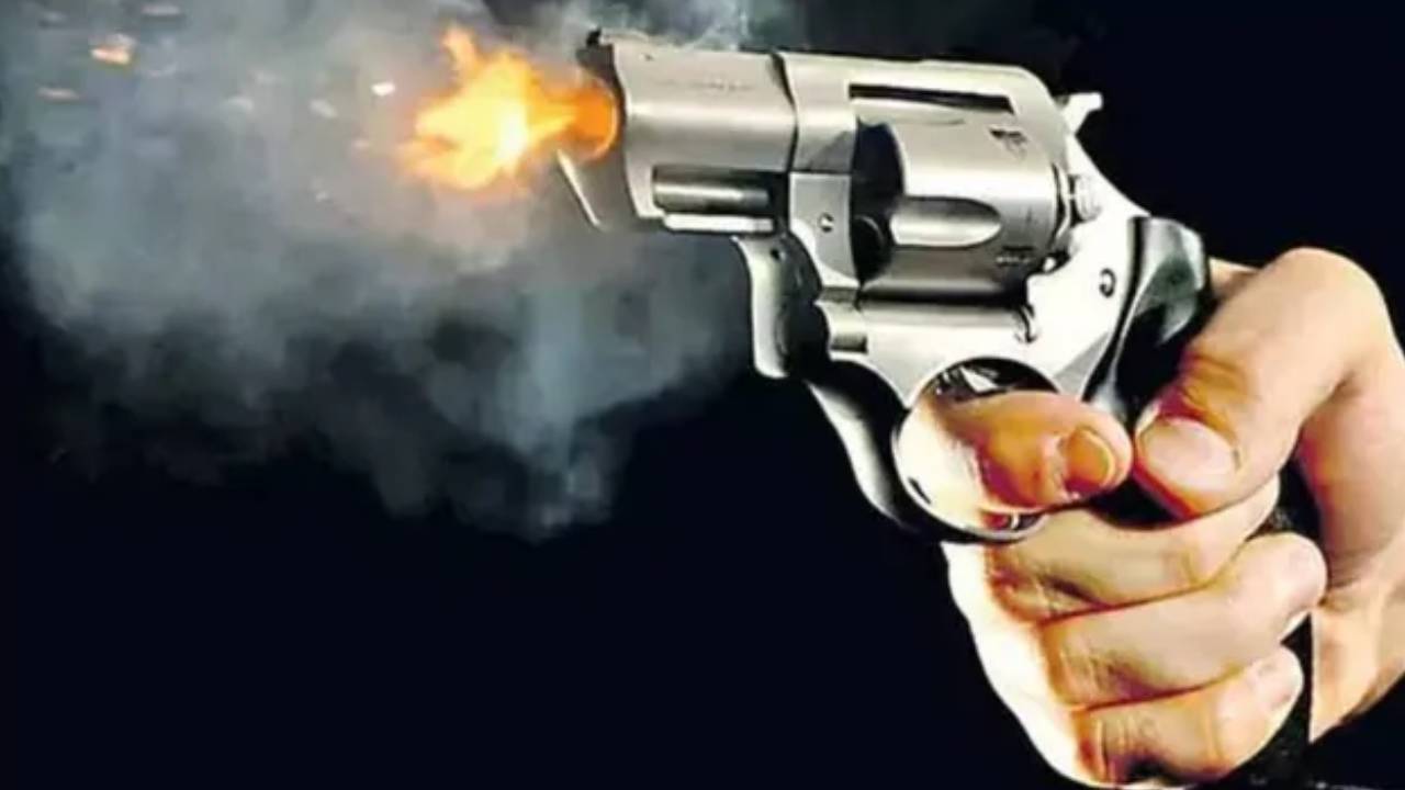 Hyderabad : హైదరాబాద్‌లో దారుణం.. రియల్టర్‌పై కాల్పులు జరిపి.. కత్తితో పొడిచి హత్య