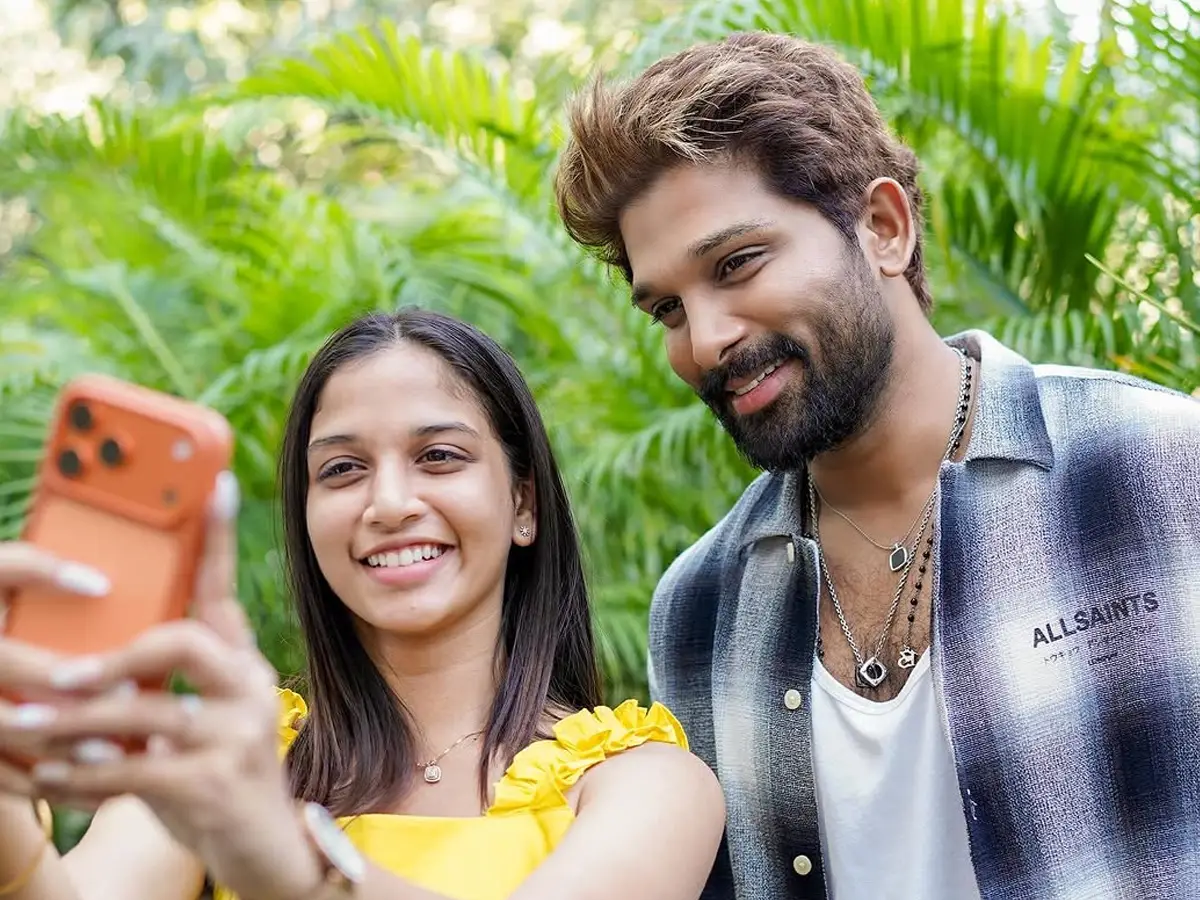 Icon star Allu Arjun meets the Court movie team (1)