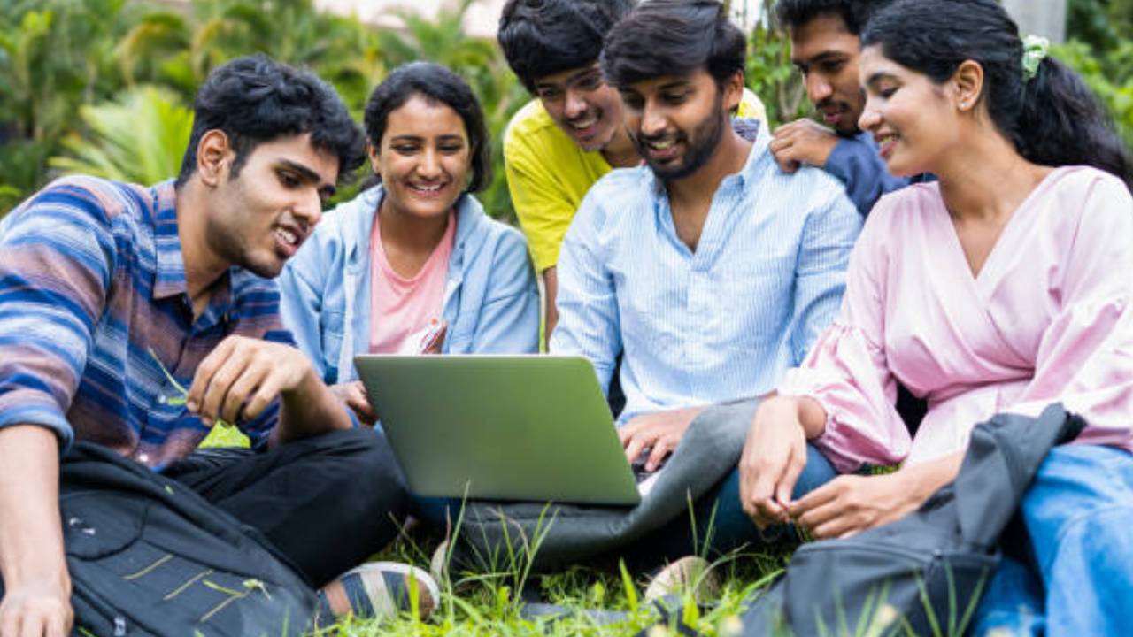 Job Notification : నిరుద్యోగులకు పండగే.. కొత్త సంవత్సరంలో 50వేల కొలువులు.. త్వరలో 14వేల పోస్టుల భర్తీకి రంగం సిద్ధం