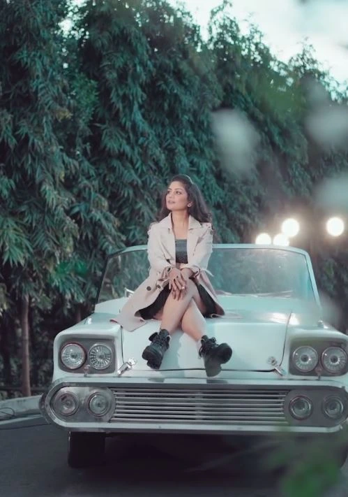 Karuunaa Bhushan Serial Actress Stunning Looks in Short Skirt