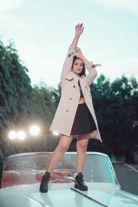 Karuunaa Bhushan Serial Actress Stunning Looks in Short Skirt