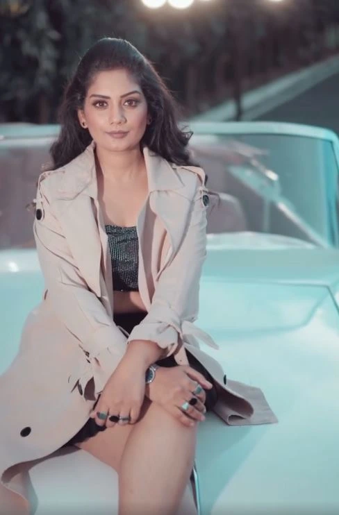 Karuunaa Bhushan Serial Actress Stunning Looks in Short Skirt