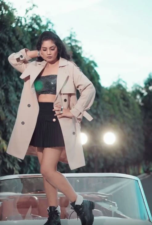 Karuunaa Bhushan Serial Actress Stunning Looks in Short Skirt