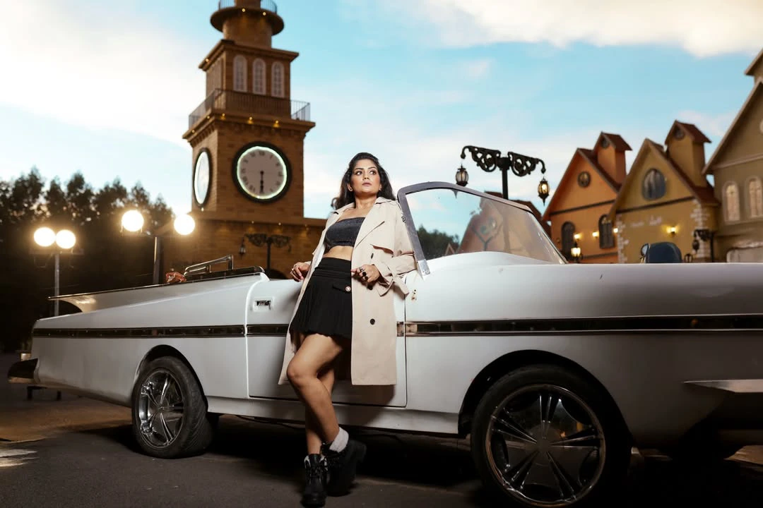 Karuunaa Bhushan Serial Actress Stunning Looks in Short Skirt