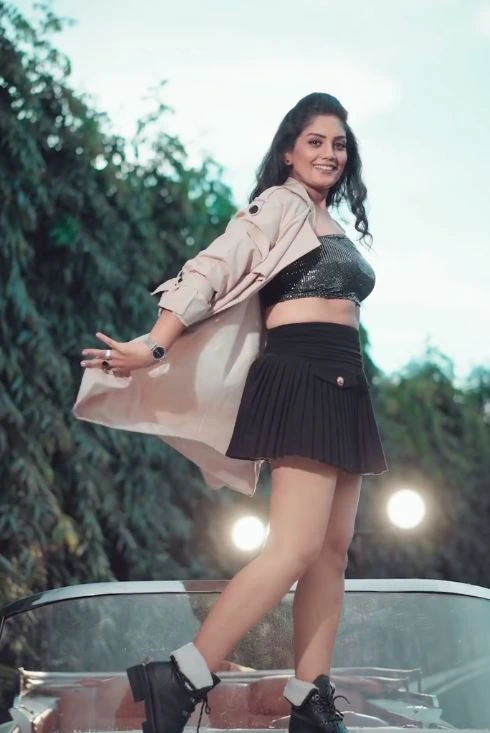 Karuunaa Bhushan Serial Actress Stunning Looks in Short Skirt