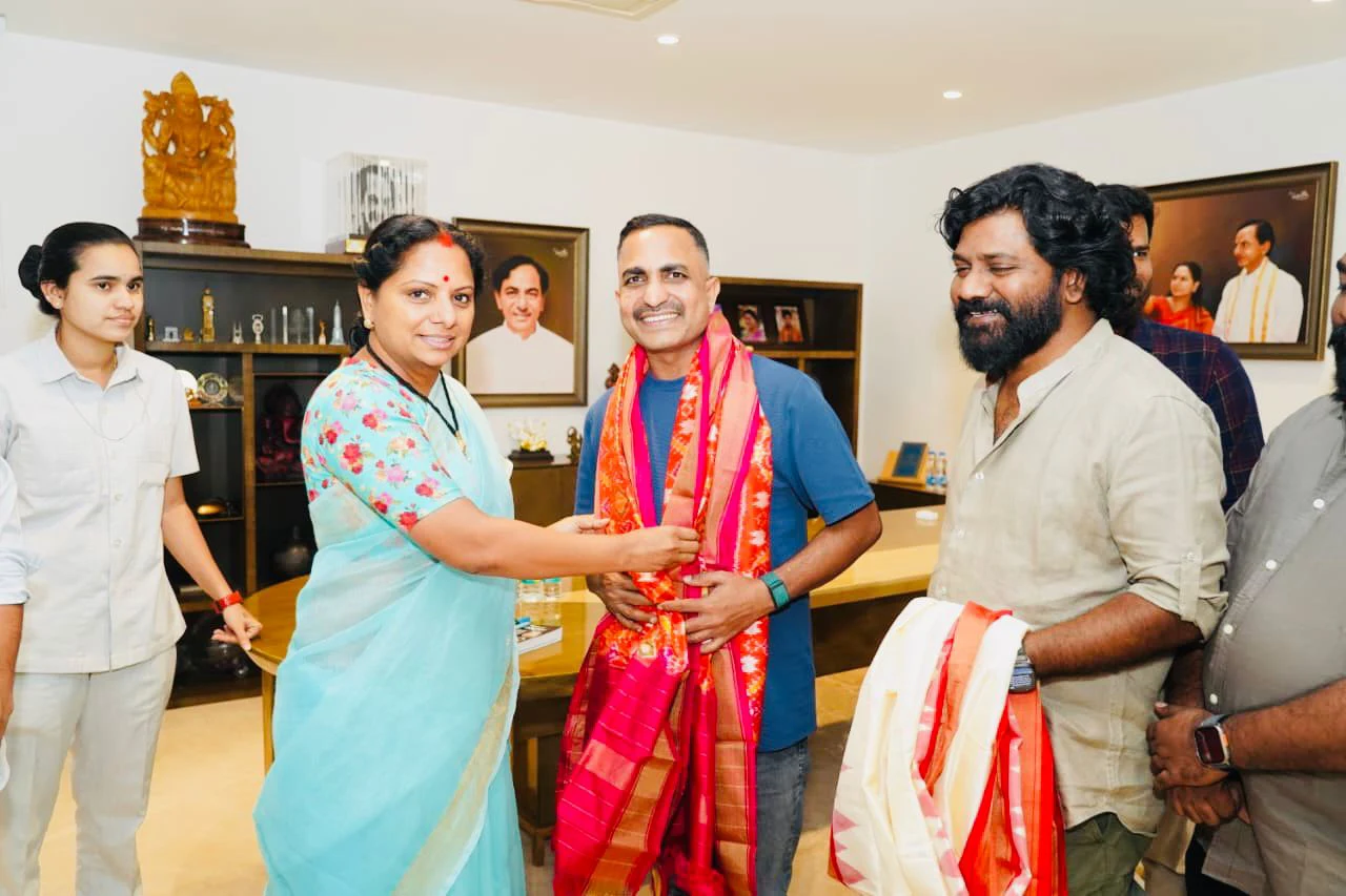 Kalvakuntla Kavitha Appreciates Raju Weds Rambai Movie Unit