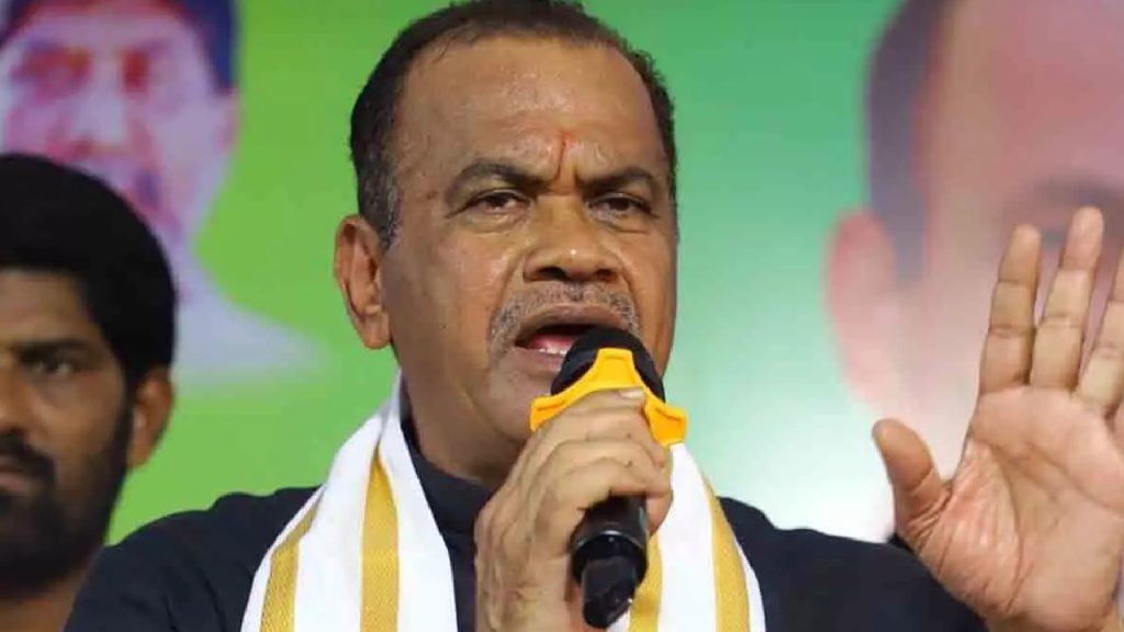 Minister Komatireddy shocking comments on movie ticket prices hike issue