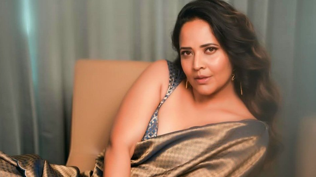Anasuya Bharadwaj: నెటిజన్ దారుణమైన కామెంట్.. సైబర్ క్రైం పోలీసులకు ట్యాగ్ చేసిన అనసూయ..