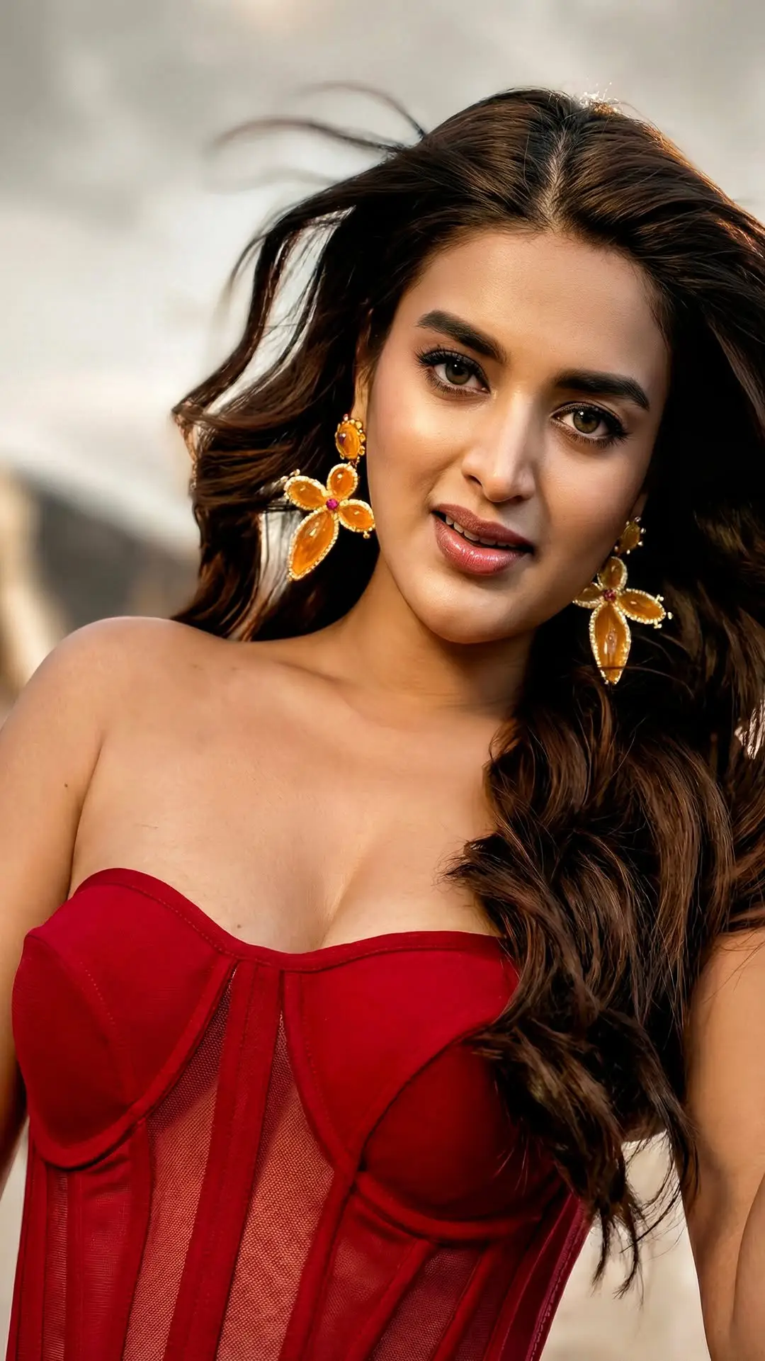 Nidhi Agarwal glamorous show in the Sahana song. (1)