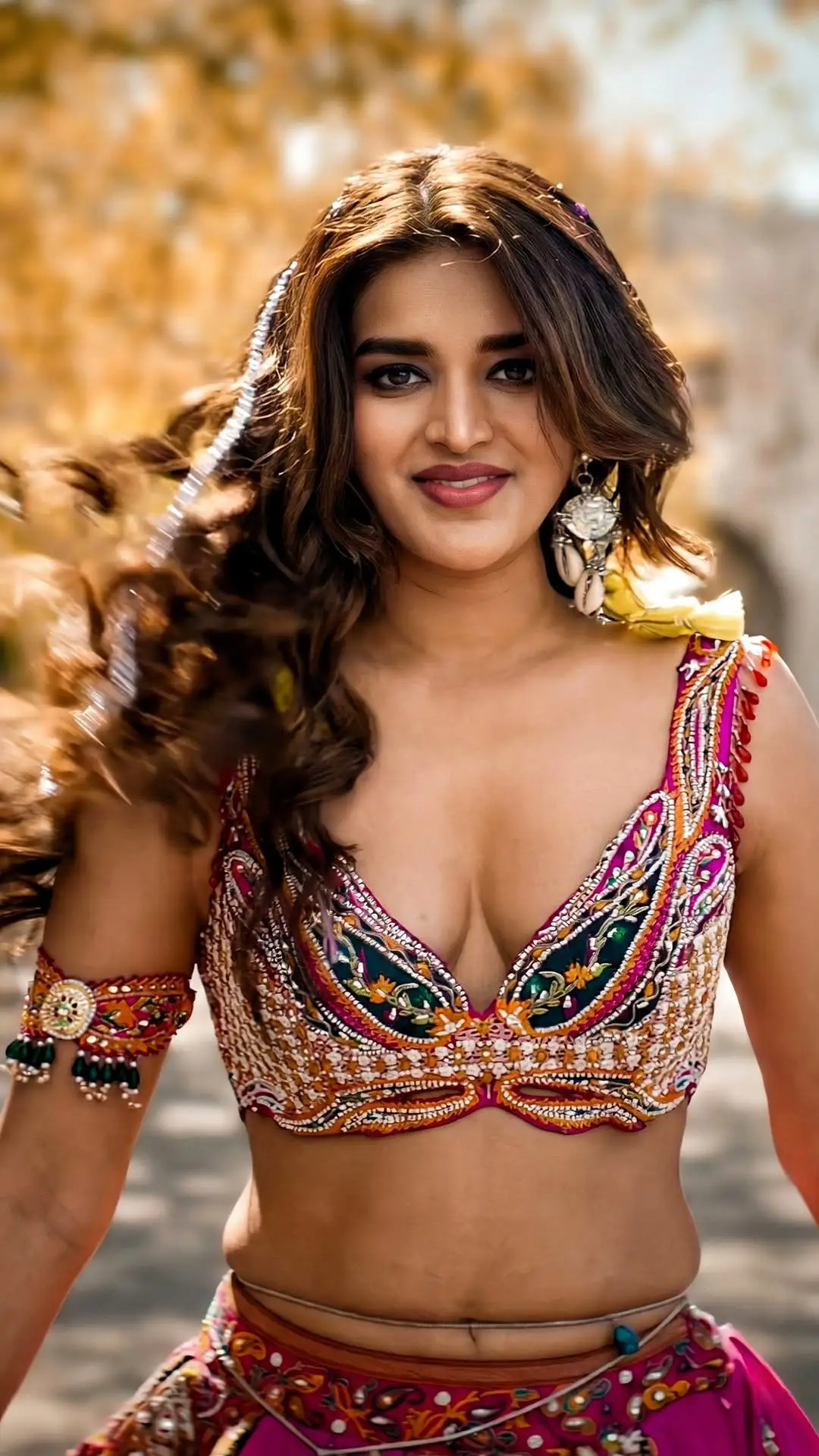 Nidhi Agarwal glamorous show in the Sahana song. (1)