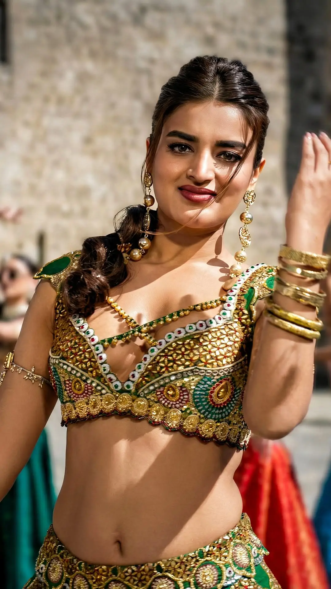 Nidhi Agarwal glamorous show in the Sahana song. (1)