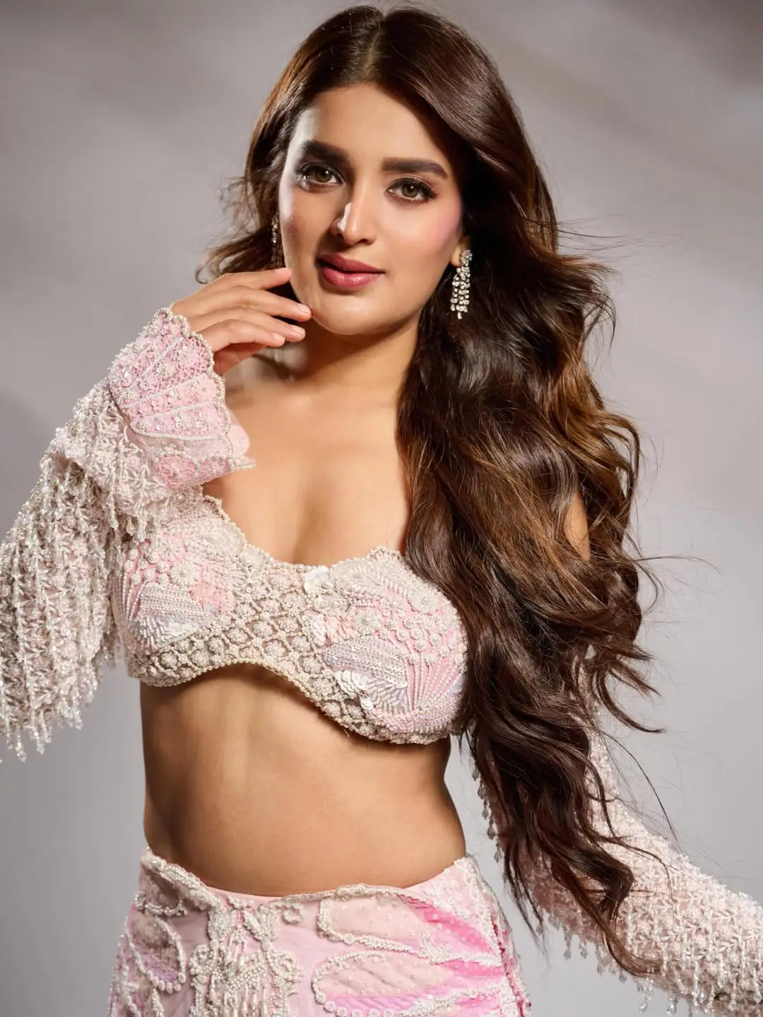 Nidhi Agarwal latest glamorous photoshoot pictures (1)