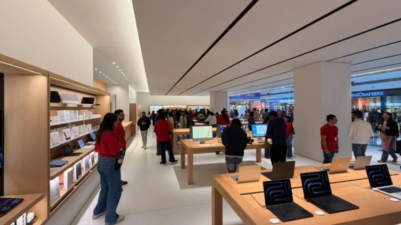 Noida Apple Store : నోయిడాలో ఫస్ట్ ఆపిల్ స్టోర్ ప్రారంభం.. ఐఫోన్ 17, మ్యాక్బుక్ సహా మరెన్నో ప్రొడక్టులు.. కస్టమర్ల విజిట్ టైమ్ ఇదే..! Noida Apple Store