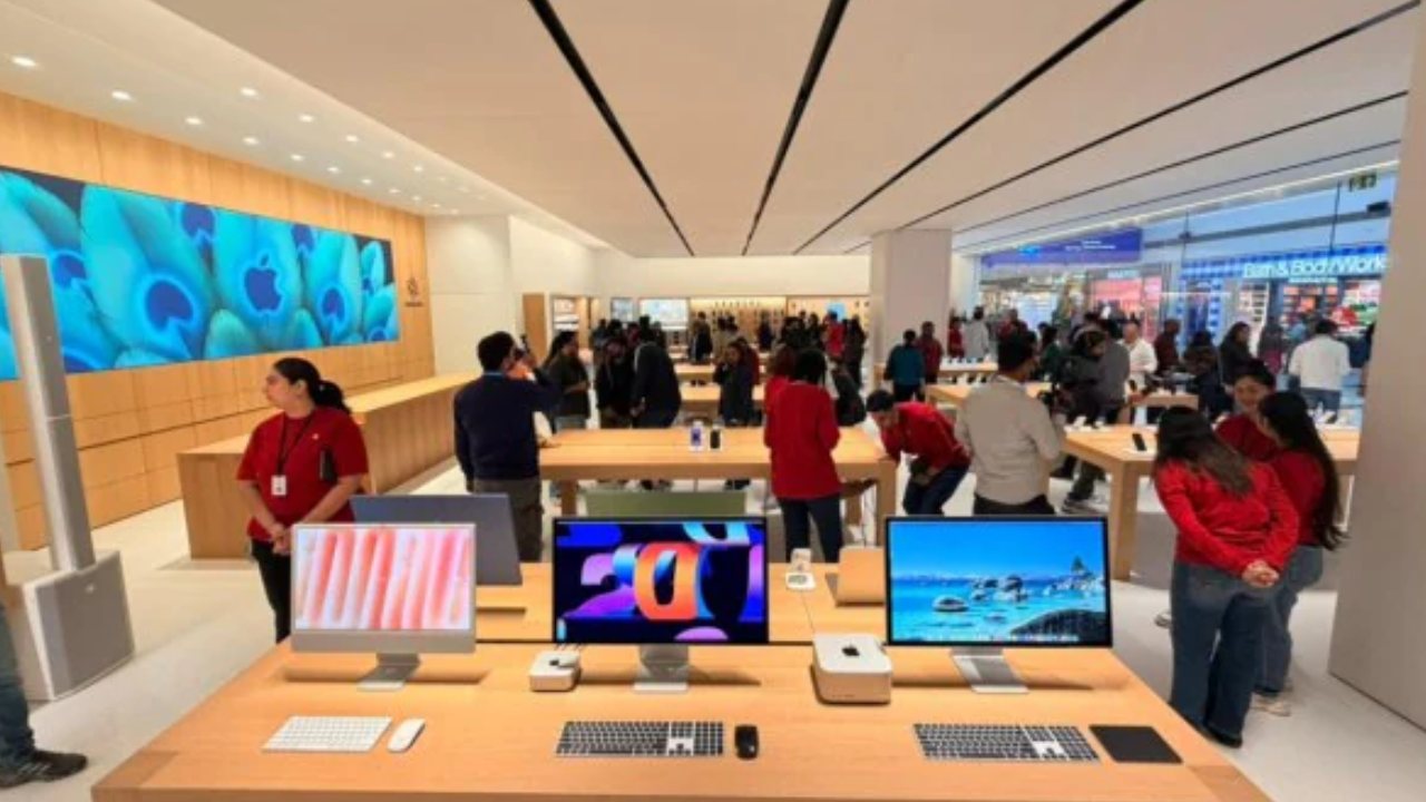 Noida Apple Store : నోయిడాలో ఫస్ట్ ఆపిల్ స్టోర్ ప్రారంభం.. ఐఫోన్ 17, మ్యాక్బుక్ సహా మరెన్నో ప్రొడక్టులు.. కస్టమర్ల విజిట్ టైమ్ ఇదే..! Noida Apple Store