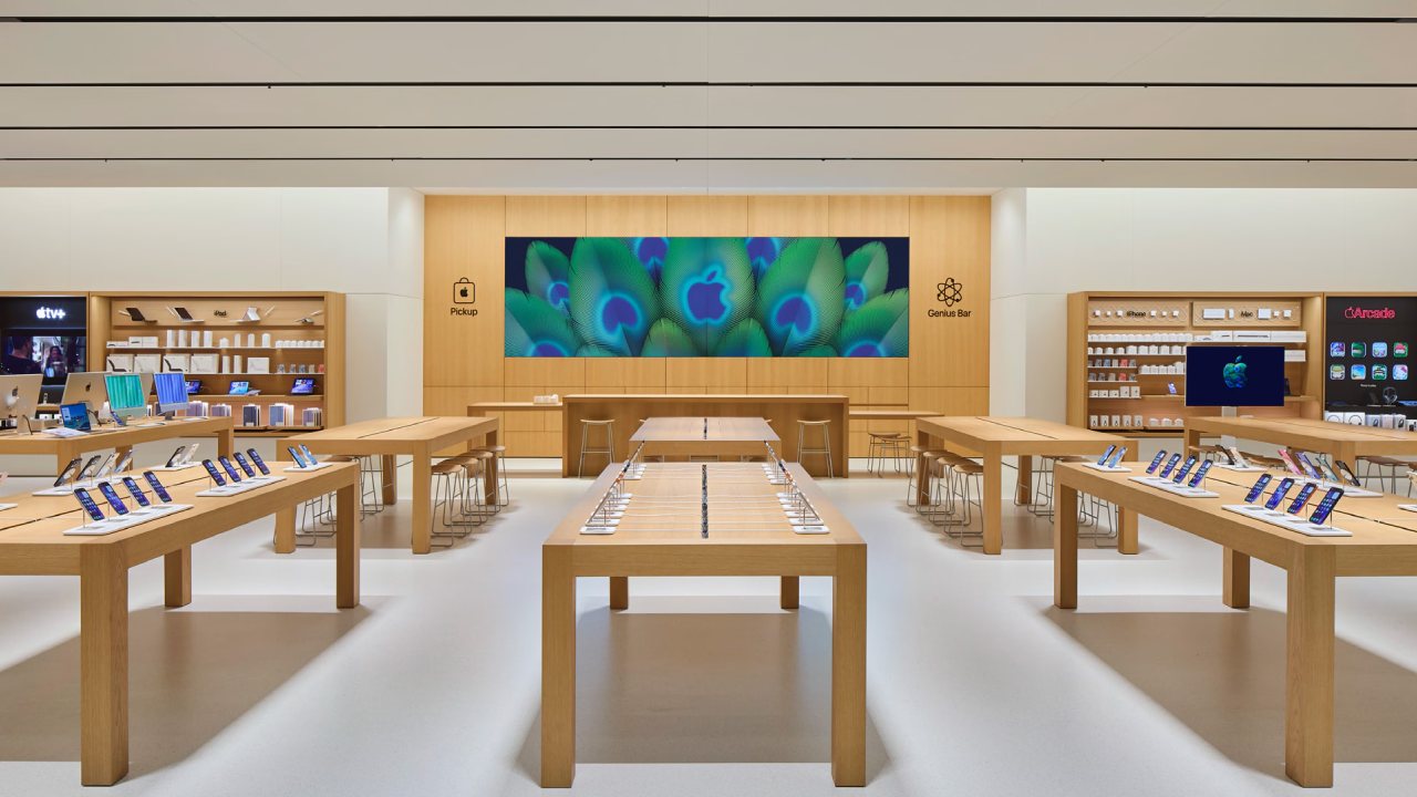 Noida Apple Store : నోయిడాలో ఫస్ట్ ఆపిల్ స్టోర్ ప్రారంభం.. ఐఫోన్ 17, మ్యాక్‌బుక్ సహా మరెన్నో ప్రొడక్టులు.. కస్టమర్ల విజిట్ టైమ్ ఇదే..!