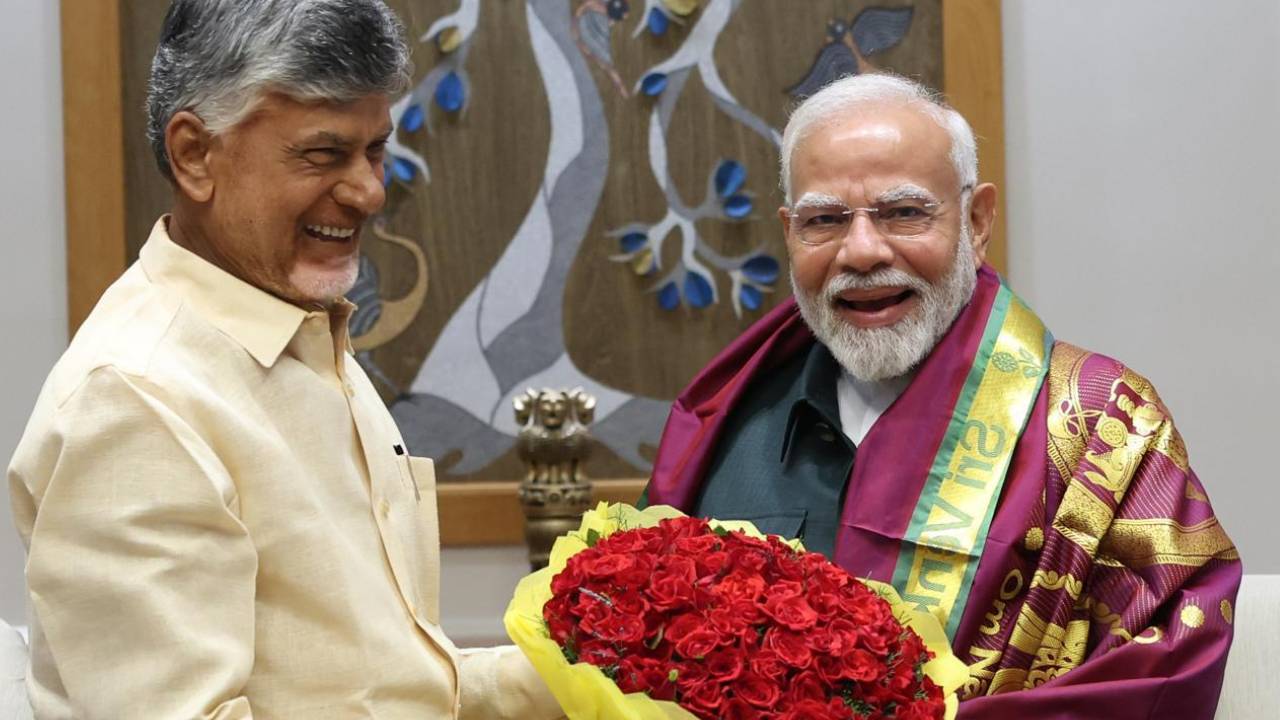 Modi : చంద్రబాబు పాలనపై మోదీ ప్రశంసలు.. తెలంగాణలో బీజేపీ వెనుకబడిందన్న ప్రధాని..