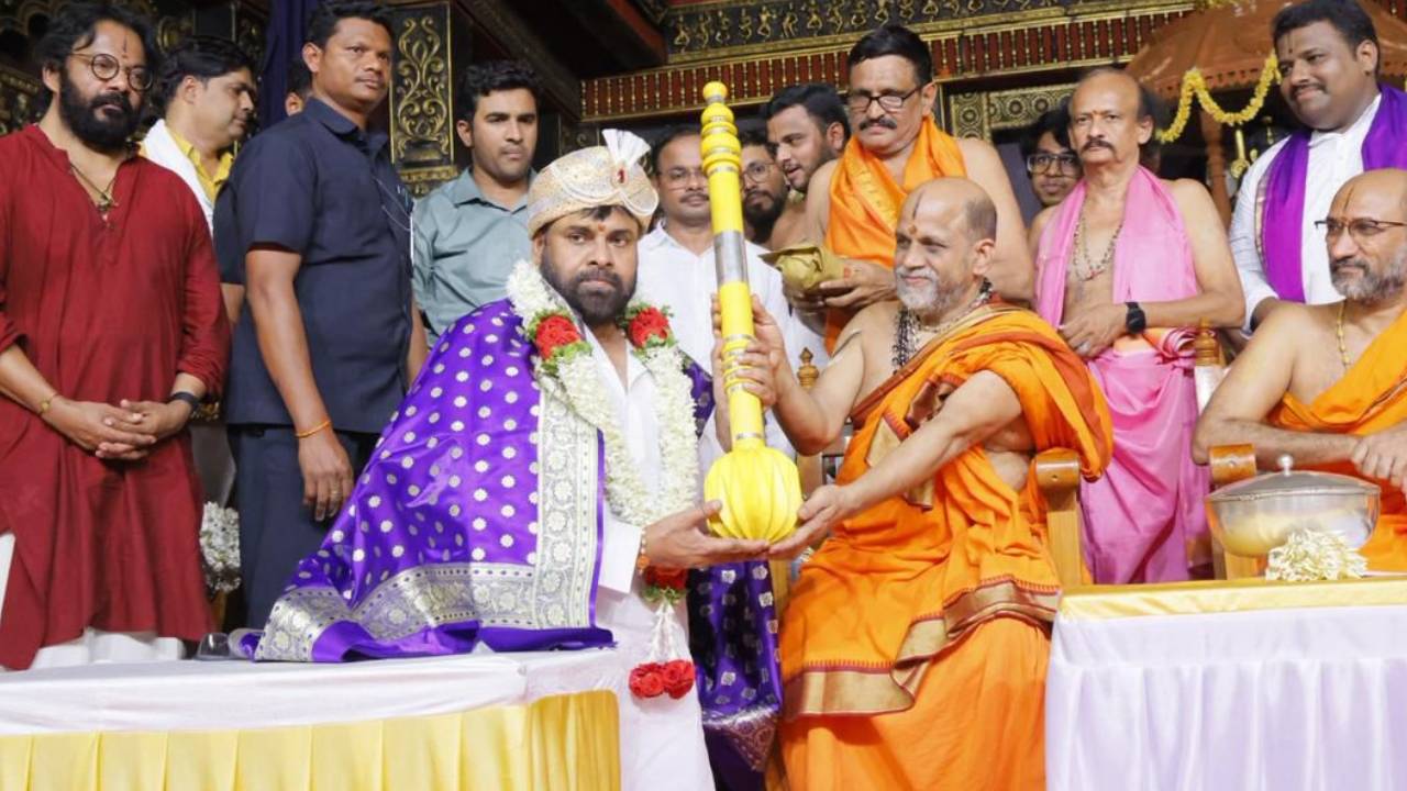 Pawan Kalyan : కన్నడ గడ్డపై పవన్ కల్యాణ్‌కు అరుదైన గౌరవం.. ప్రత్యేక బిరుదు అందుకున్న డిప్యూటీ సీఎం..