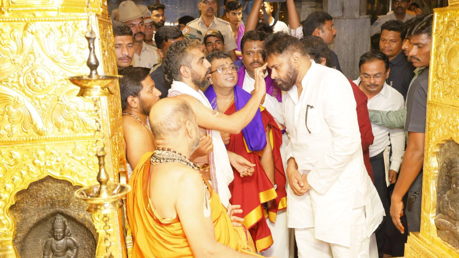 Pawan Kalyan Visits Udupi Sri Krishna Temple
