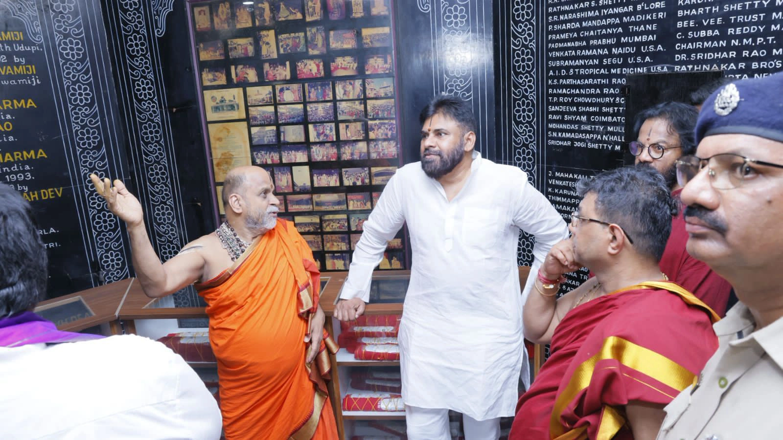 Pawan Kalyan Visits Udupi Sri Krishna Temple