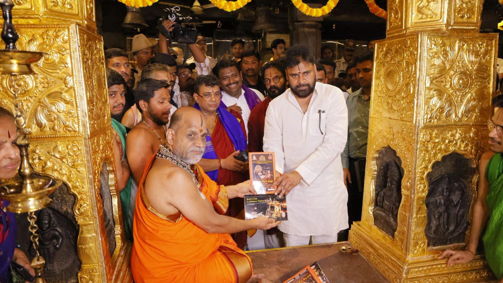 Pawan Kalyan Visits Udupi Sri Krishna Temple