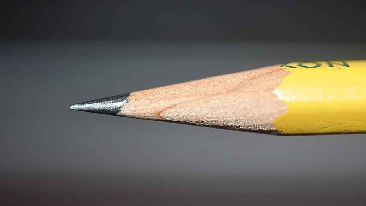 Pencil: తీవ్ర విషాదం.. చిన్నారి ప్రాణం తీసిన పెన్సిల్.. అక్కడ గుచ్చుకుని..