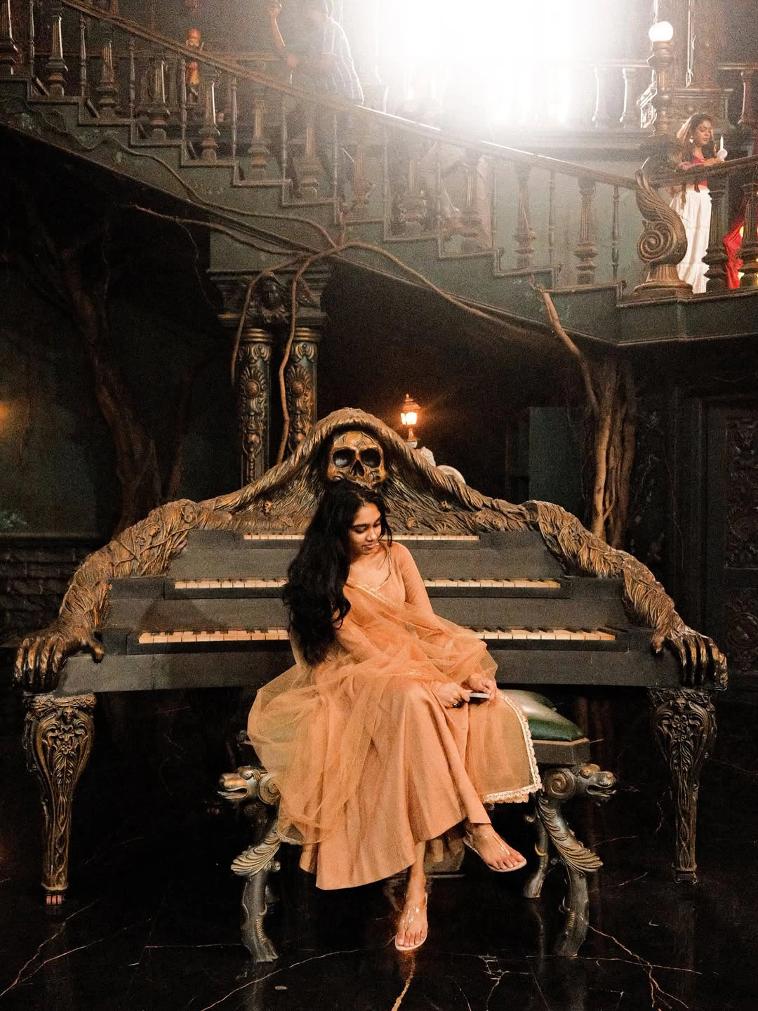 Director Maruthi Daughter Hiya Shares Prabhas Rajasaab Working Stills