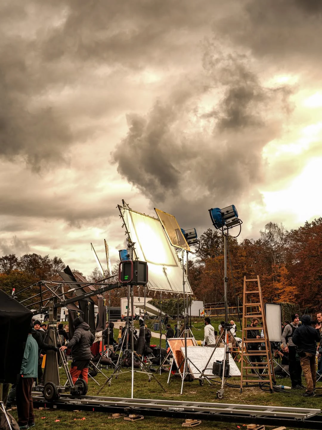 Director Maruthi Daughter Hiya Shares Prabhas Rajasaab Working Stills