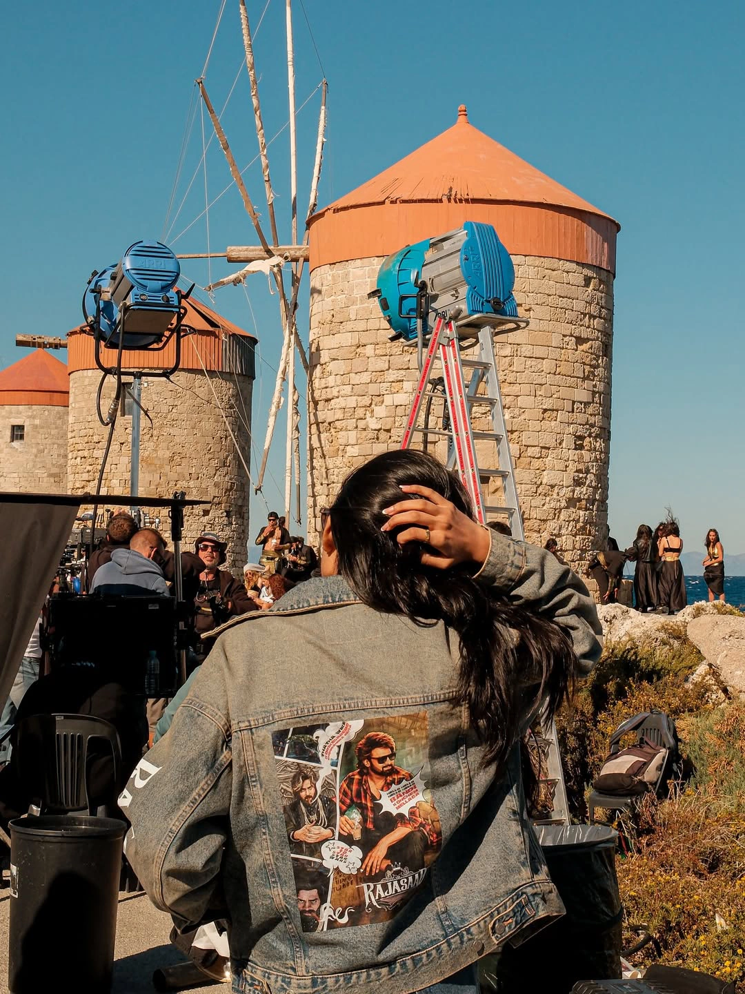 Director Maruthi Daughter Hiya Shares Prabhas Rajasaab Working Stills