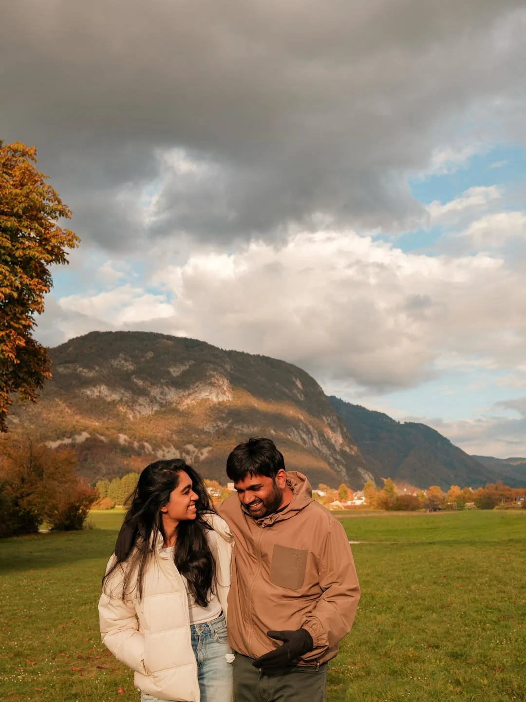 Director Maruthi Daughter Hiya Shares Prabhas Rajasaab Working Stills