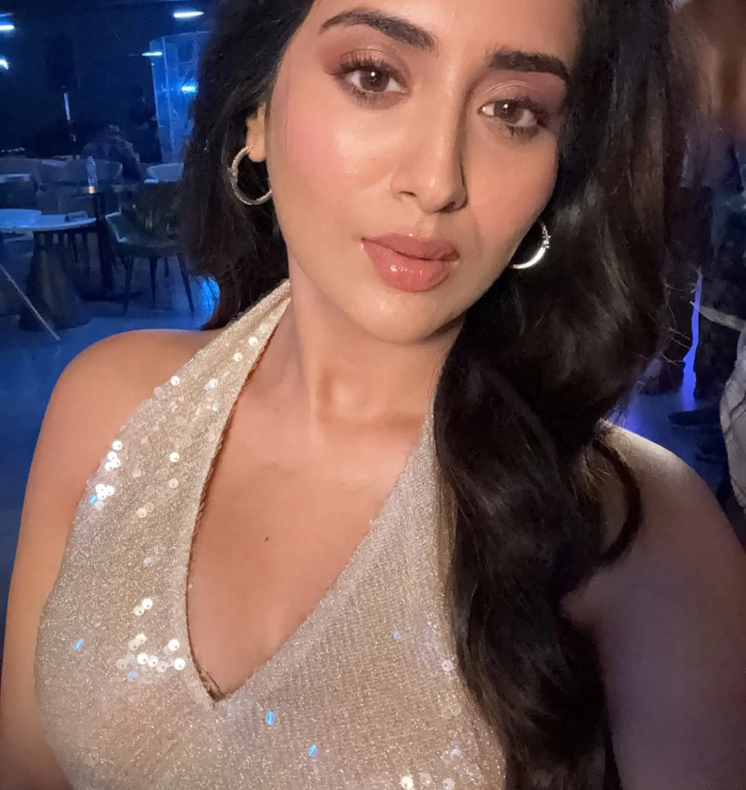 Rashi Singh 3 Roses Working Stills