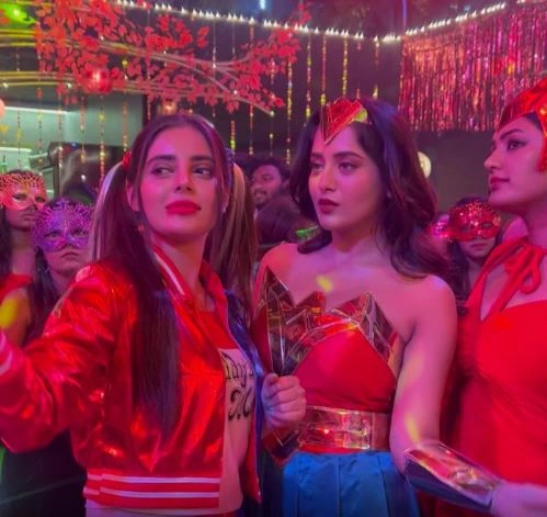 Rashi Singh 3 Roses Working Stills