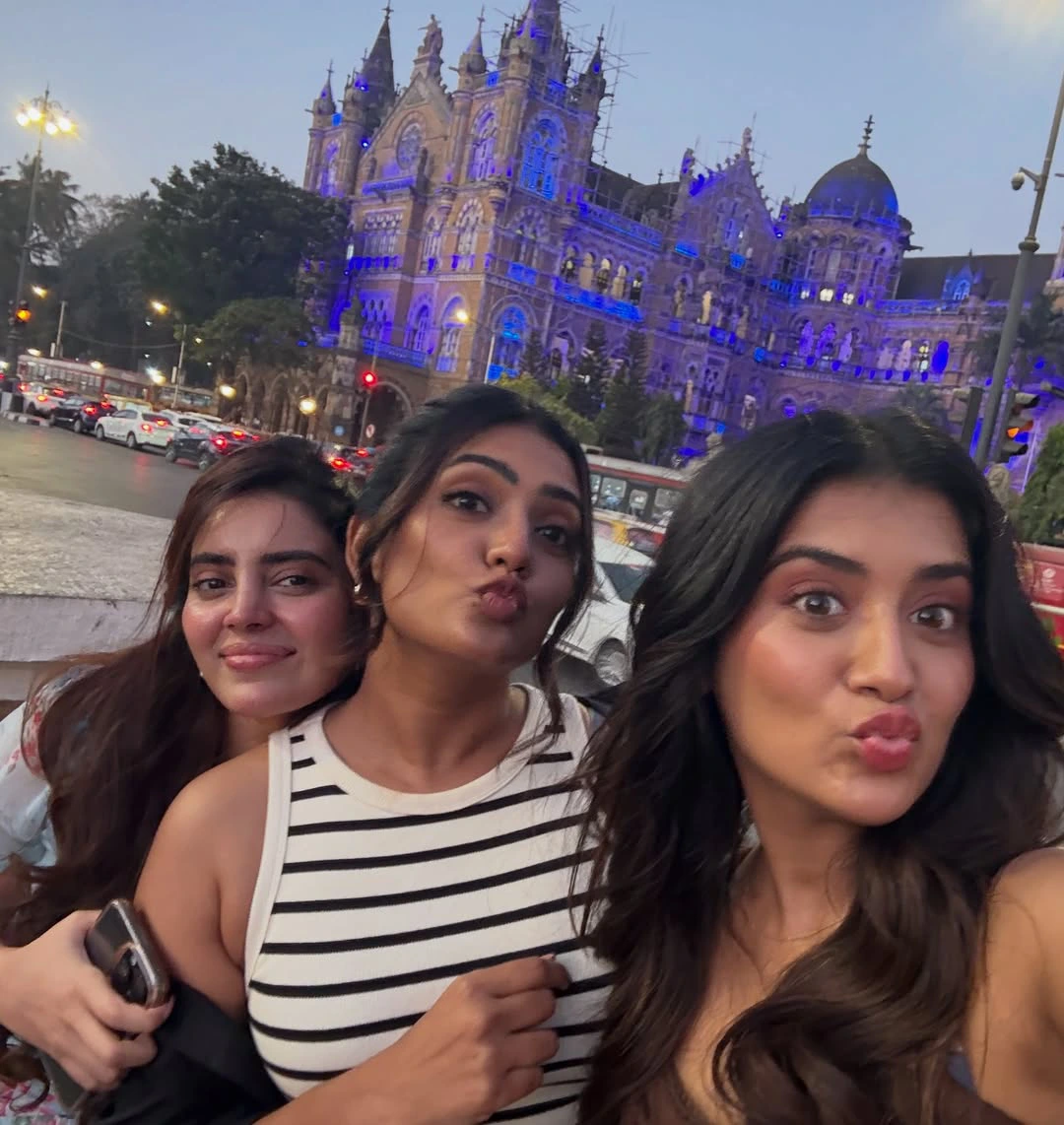 Rashi Singh 3 Roses Working Stills