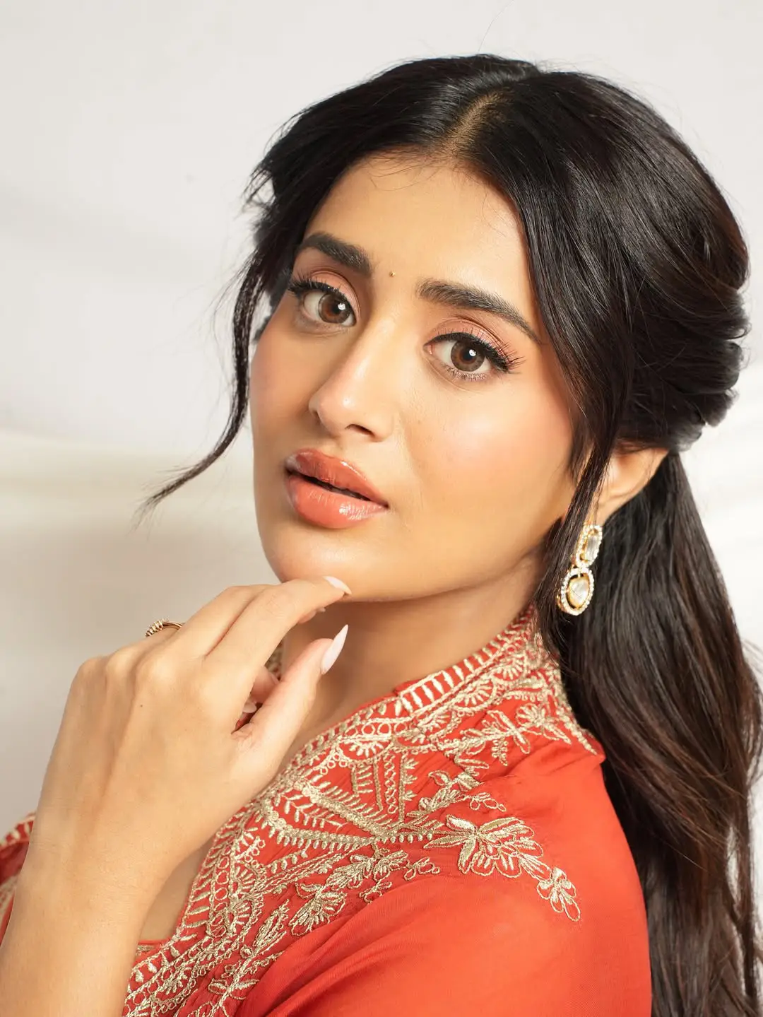 Rashi Singh latest glamour photos are going viral (1)